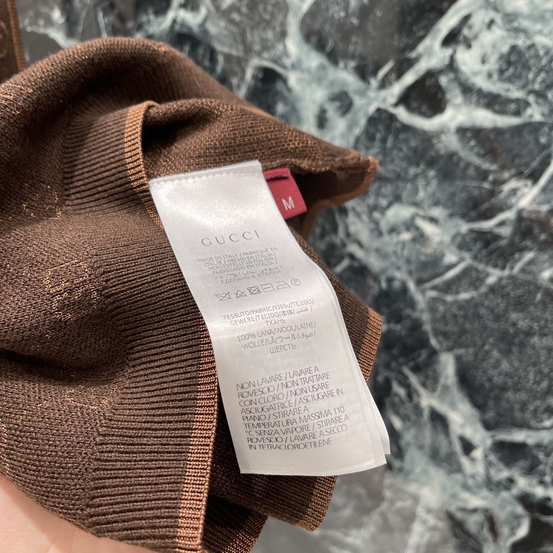 
G家 25早秋新款 老花满 logo针织背心  通体印花图案 非常有设计感 高质量女性必须要有的一件开