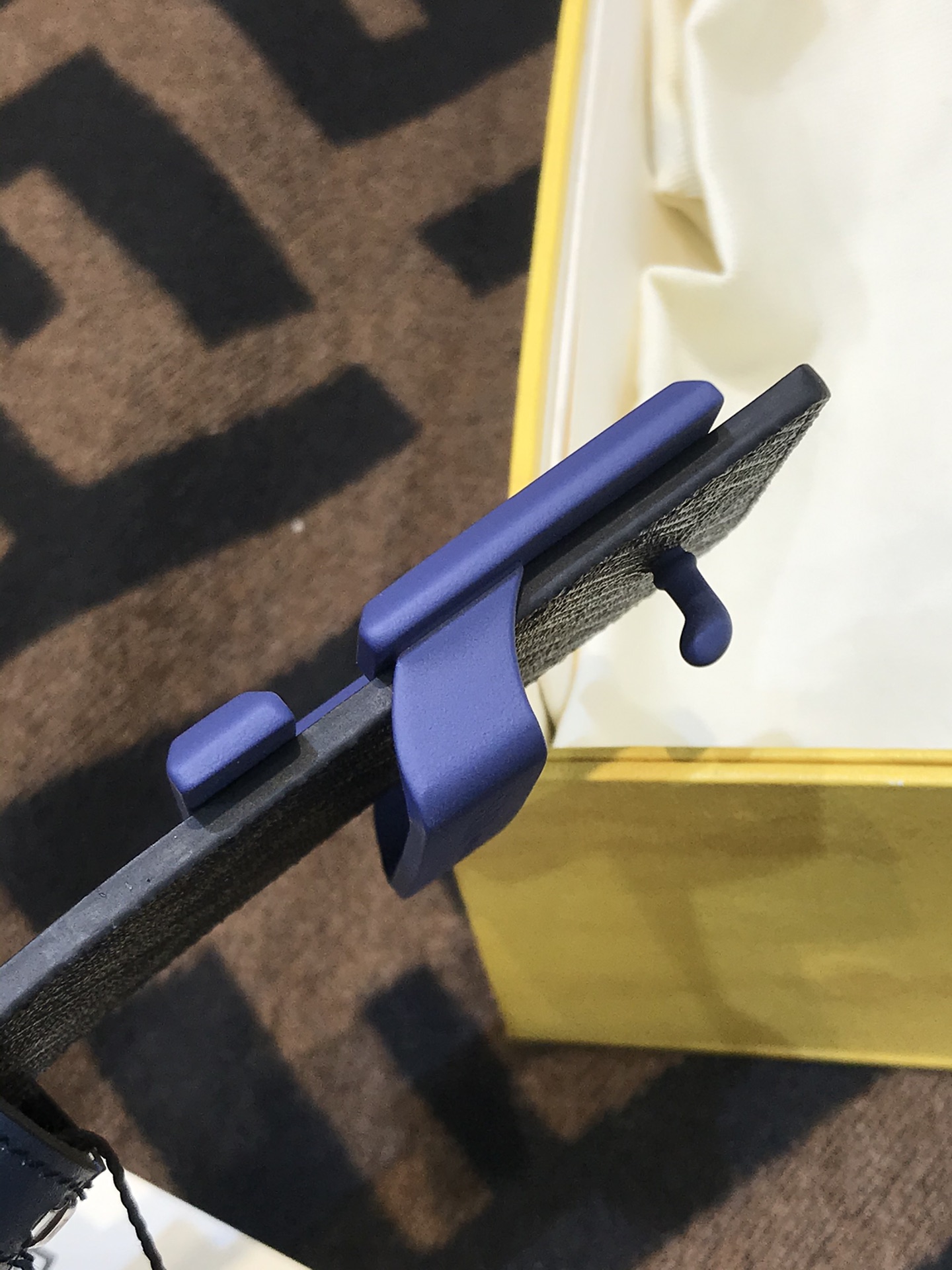💯💯配送专柜包装 打孔针  新款 FD 宽38 MM 支持NFC 芯片扫描，标志造型皮带，原版F双层间色