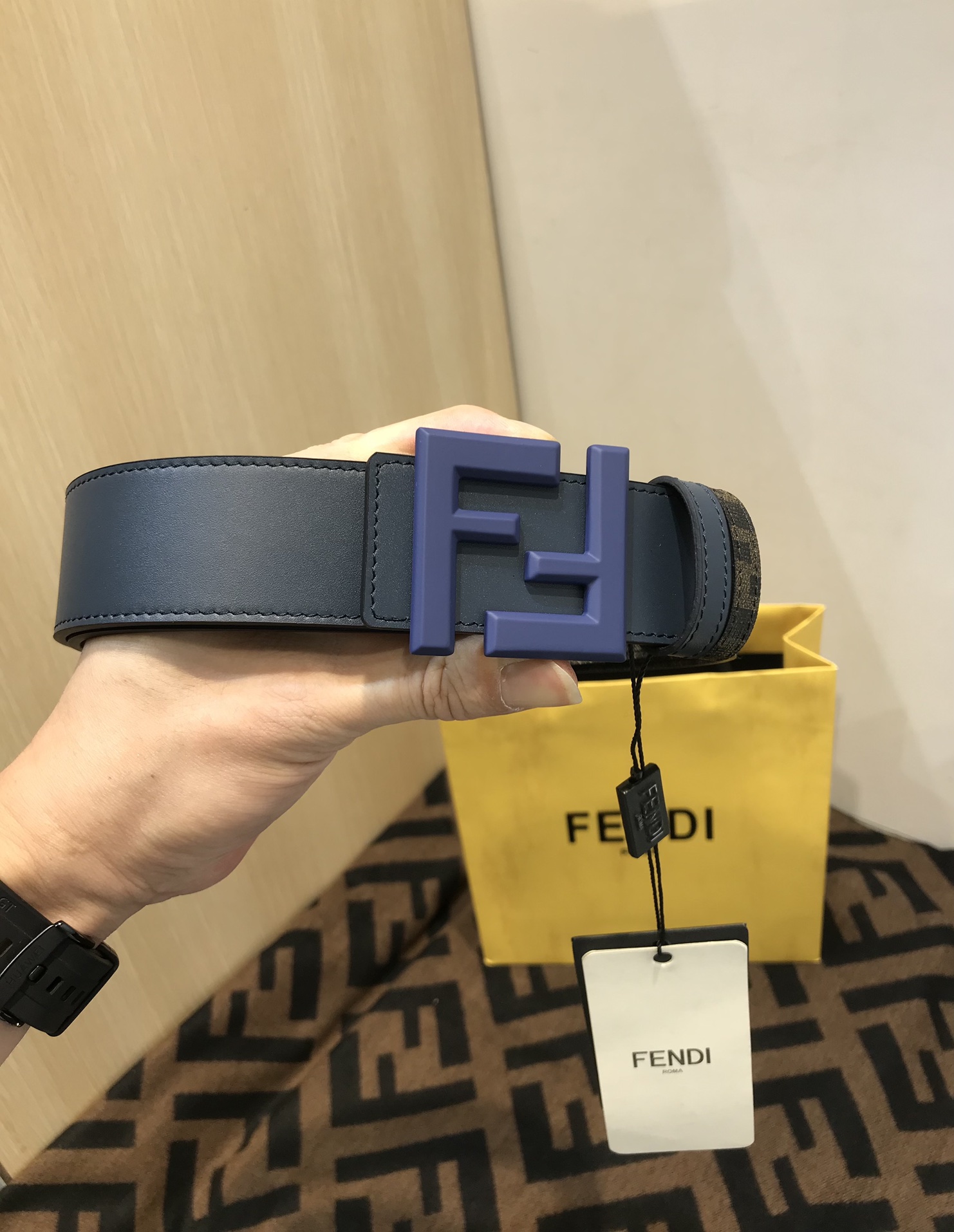 💯💯配送专柜包装 打孔针  新款 FD 宽38 MM 支持NFC 芯片扫描，标志造型皮带，原版F双层间色