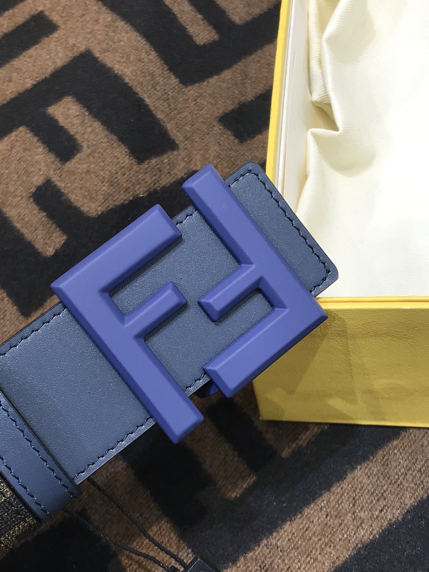 💯💯配送专柜包装 打孔针  新款 FD 宽38 MM 支持NFC 芯片扫描，标志造型皮带，原版F双层间色