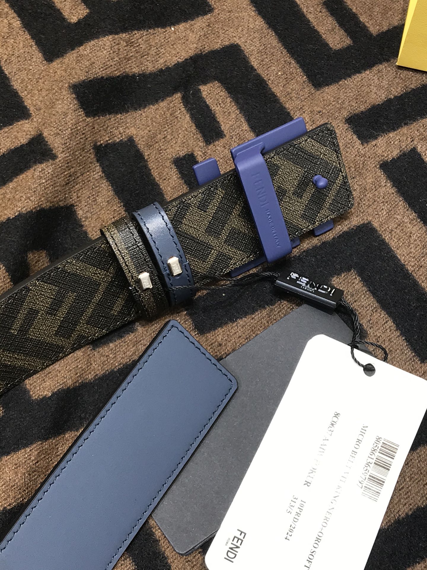 💯💯配送专柜包装 打孔针  新款 FD 宽38 MM 支持NFC 芯片扫描，标志造型皮带，原版F双层间色