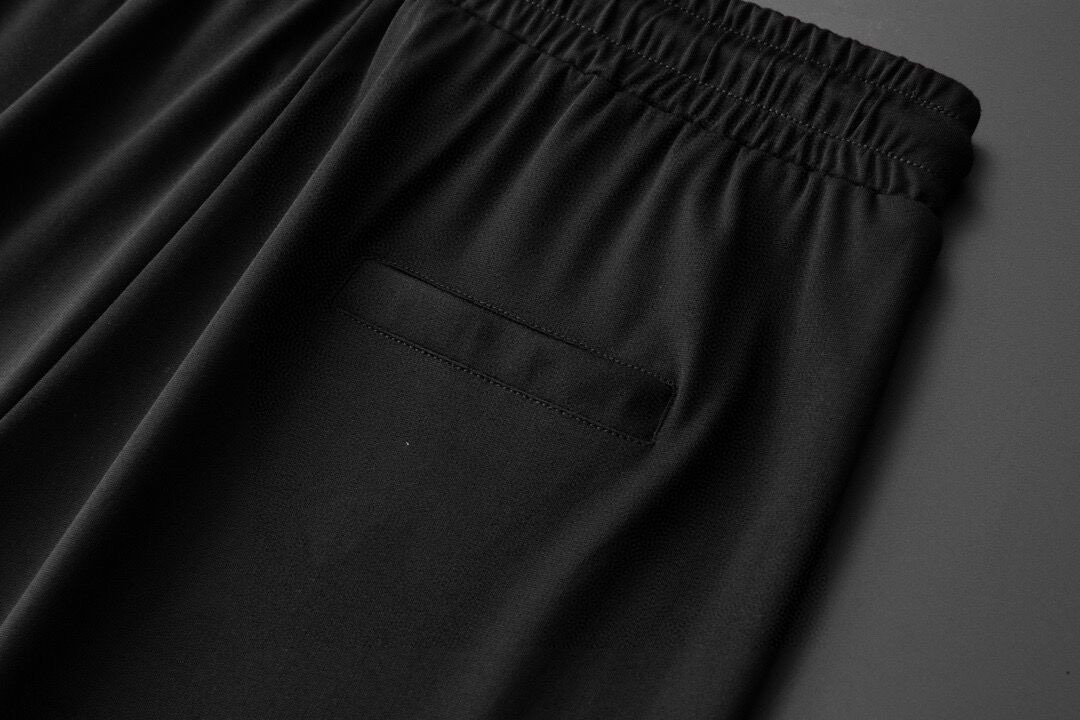 Balenciaga 品牌【BALENCIAGA 巴黎世家】 2025新款男士短袖短裤套装 销售 市面高端版本 手感细腻柔软 让你穿着更加舒适 立体裁剪版型超赞 尺码:M-5XL下单请报身高体重