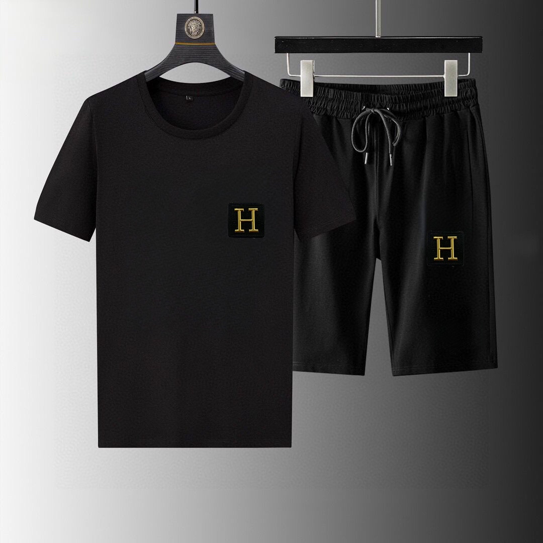 Hermès 品牌【HERMES 爱马仕】 2025新款男士短袖短裤套装 销售 市面高端版本 手感细腻柔软 让你穿着更加舒适 立体裁剪版型超赞 尺码:M-5XL下单请报身高体重