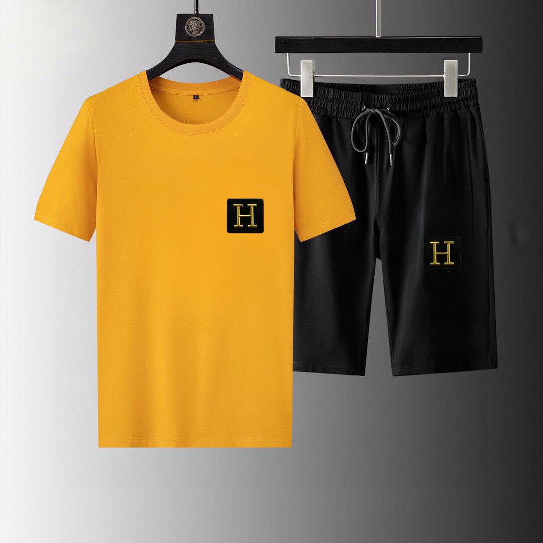 Hermès 品牌【HERMES 爱马仕】 2025新款男士短袖短裤套装 销售 市面高端版本 手感细腻柔软 让你穿着更加舒适 立体裁剪版型超赞 尺码:M-5XL下单请报身高体重