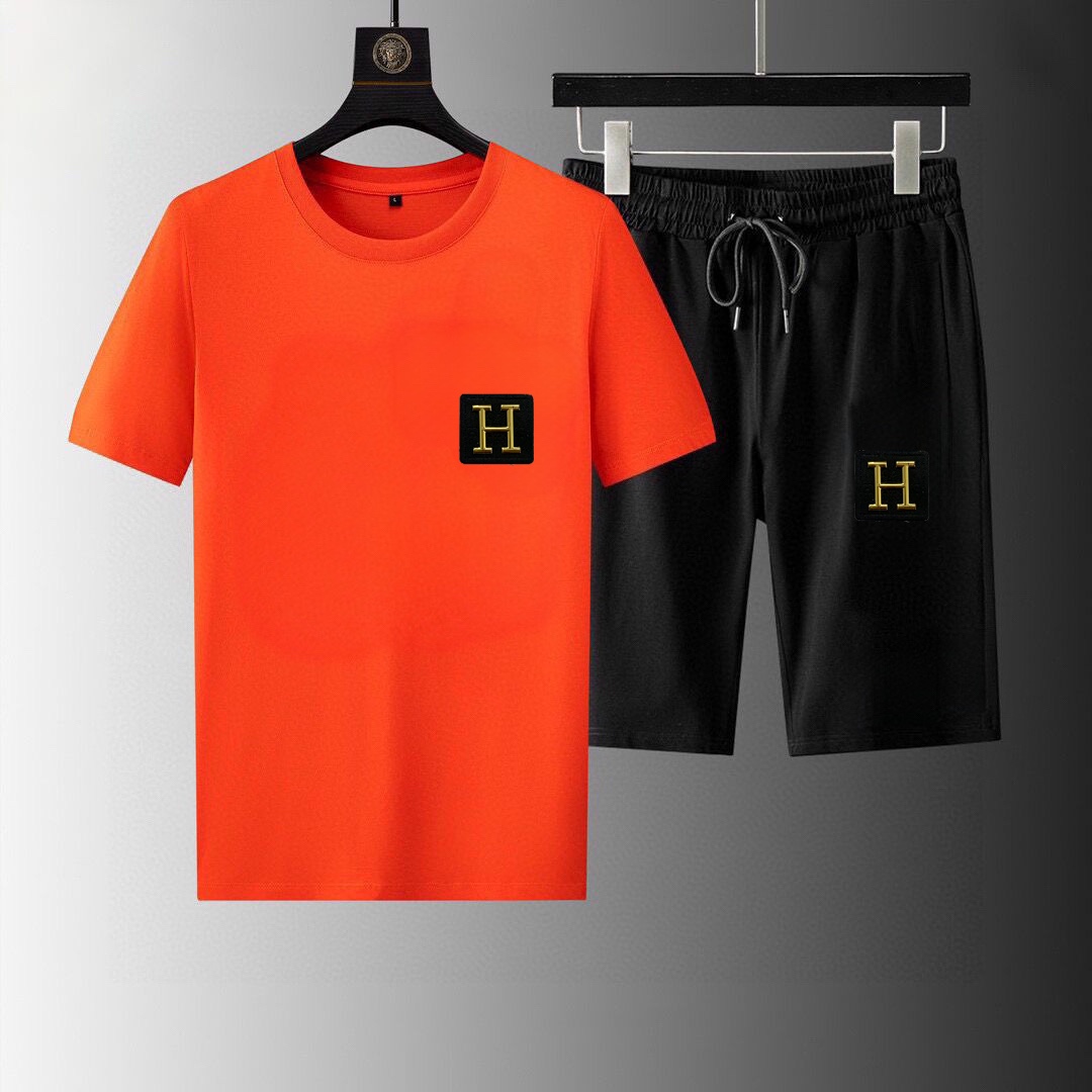 Hermès 品牌【HERMES 爱马仕】 2025新款男士短袖短裤套装 销售 市面高端版本 手感细腻柔软 让你穿着更加舒适 立体裁剪版型超赞 尺码:M-5XL下单请报身高体重