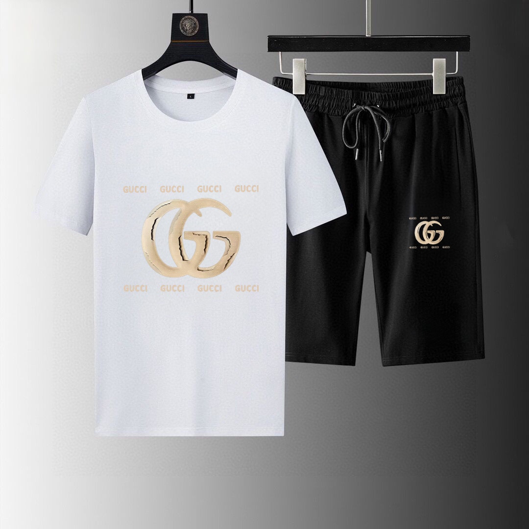 Gucci 品牌【GUCCI 古奇】 2025新款男士短袖短裤套装 销售 市面高端版本 手感细腻柔软 让你穿着更加舒适 立体裁剪版型超赞 尺码:M-5XL下单请报身高体重