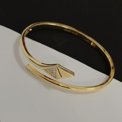 Cartier Gold V-gold Bracelet with Diamond Inlay, Luxurious and Fashionable 1 Cartier Gold V-gold Bracelet with Diamond Inlay, Luxurious and Fashionable