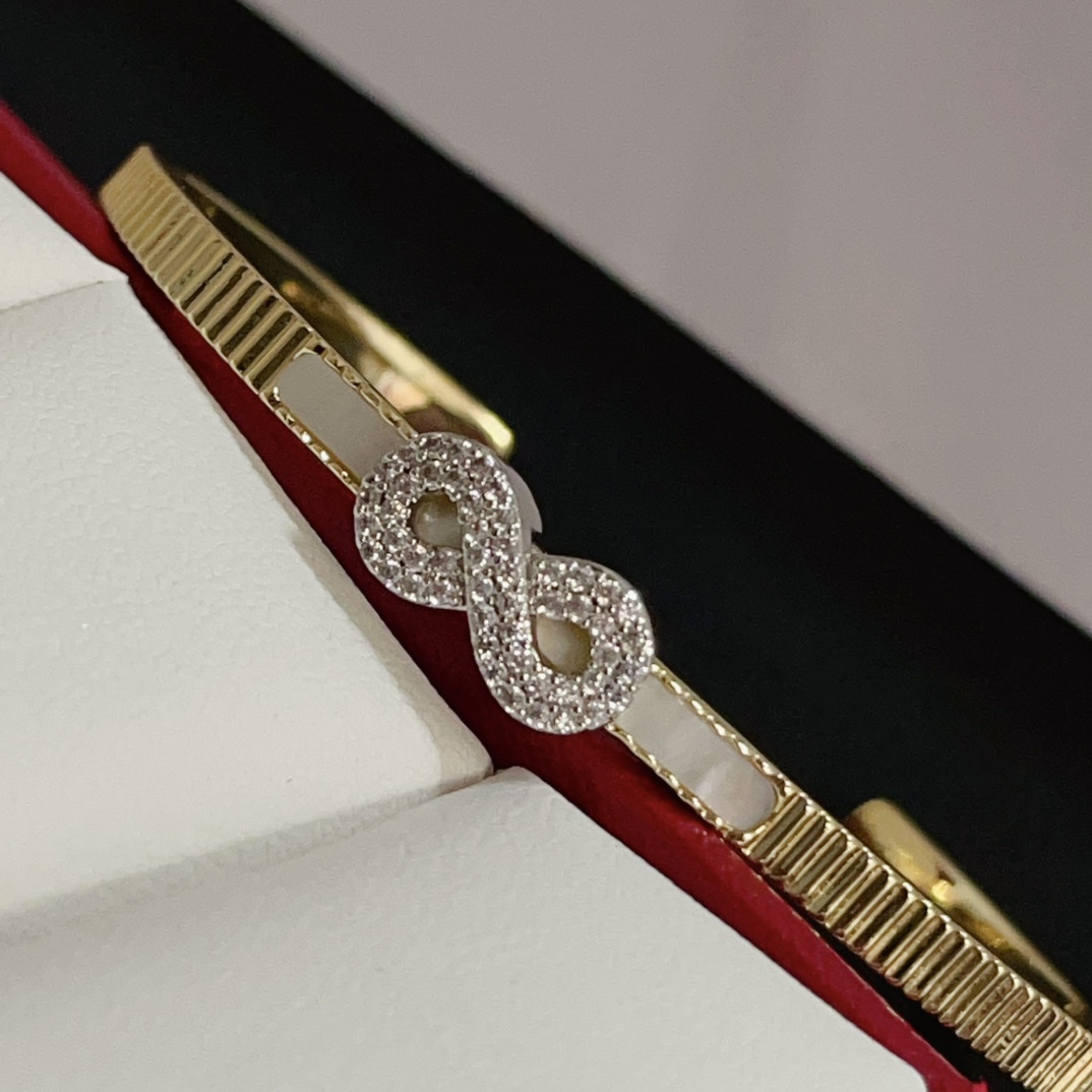 Cartier Diamond Infinity Bracelet - Stylish Bangle for Women, Gold Plated 6 i1750262203 8822 4