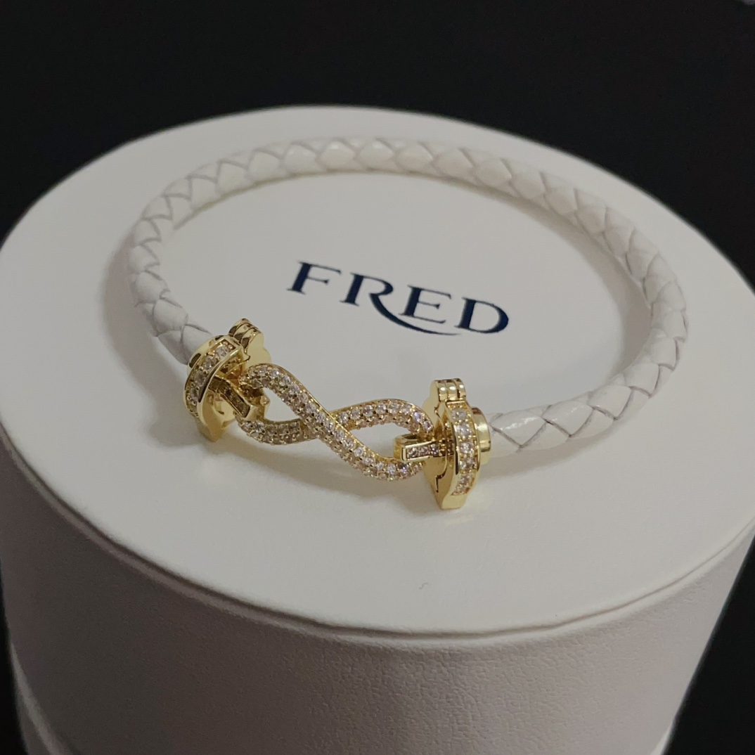 Pulsera FRED con Cordón de Cuero Trenzado Blanco y Cierre de Diamantes