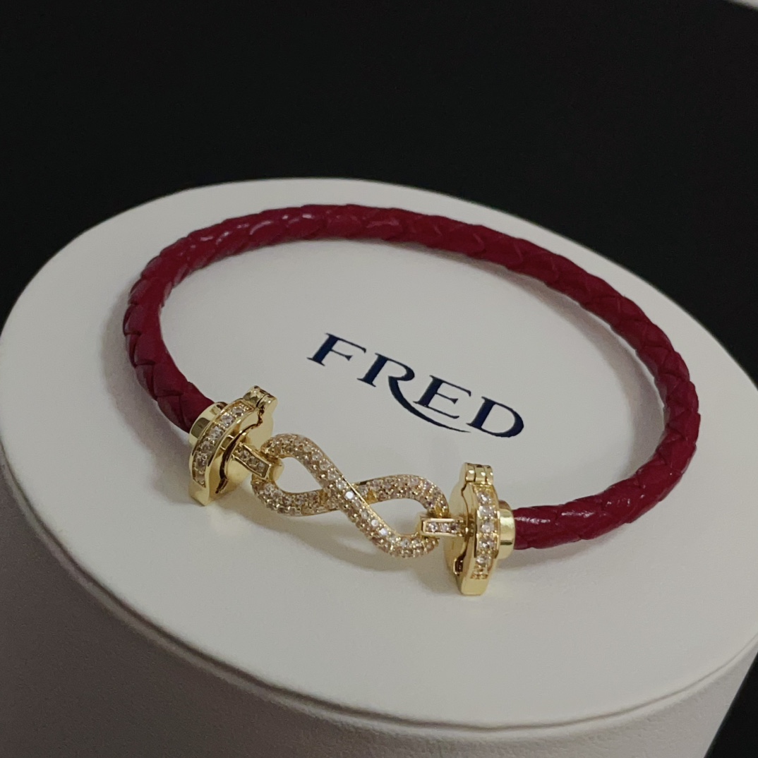 Bracelet FRED avec Cordon en Cuir Rouge et Fermoir Infini Pavé Diamants
