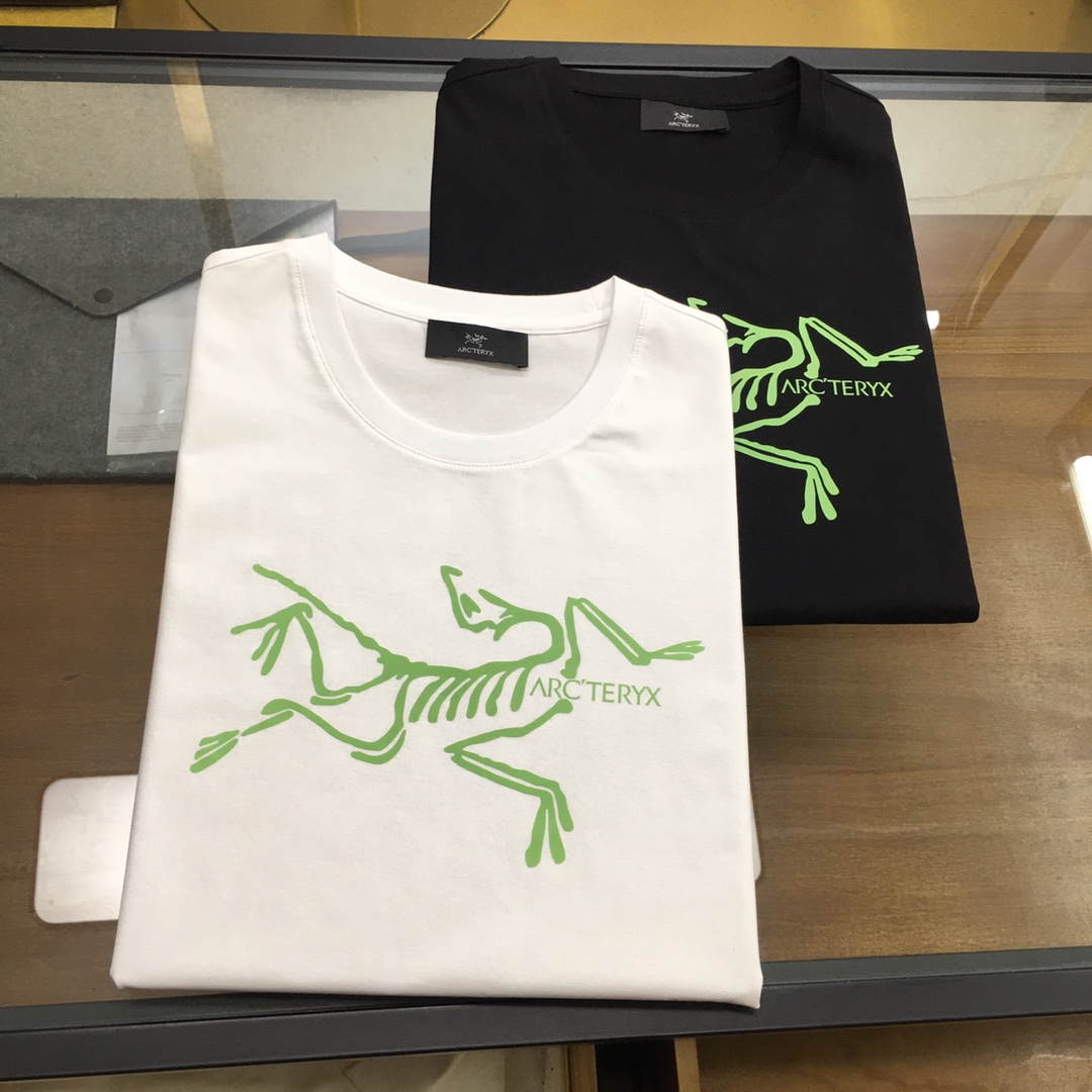 NO:517976,New product 'The First Ancestor...' 2025 summer new men's casual T-shirt, high-end customized pure cotton breathable fabric, breathable and micro-elastic, extremely comfortable, impeccable details, top-level auxiliary materials, original hardware design concept, delicate and soft feel!  The upper body style is excellent!  Size M-3xl, tees, t-shirt, alexander wang19860909新品《始祖..》 2025夏季新款男士休闲T恤,高级定制纯棉透气面料 透气微弹舒适度极高,细节无可挑剔,顶级辅料配备,原版五金设计理念,手感细腻柔软！上身版型超赞！尺码M-3xl,,tees，t-shirt,alexander wang,Men's clothing