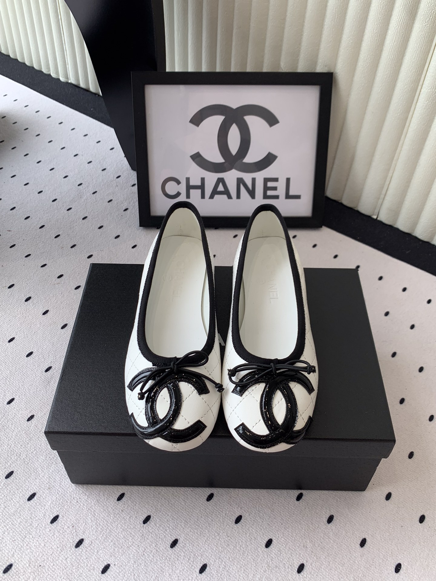 NO:411731,Chanel new single shoes, many celebrities and celebrities are on the go, a versatile series that domestic and foreign bloggers are popular. Must-have for spring and summer wardrobe matching. Imported sheepskin uppers. Imported crystal sheepskin lining. Original mold-open custom leather sole. Size: 35-39 (40 41 custom made), single shoes, chanel, sheepskin, Leather soles19860909Chanel新款单鞋 众多明星网红上脚 国内外博主刷爆的一个百搭系列 春夏衣橱搭配必备 进口羊皮鞋面 进口水晶羊皮内里 原版开模定制真皮大底 Size: 35-39（40 41订做）,单鞋,chanel,sheepskin,Leather soles,Women's Shoes