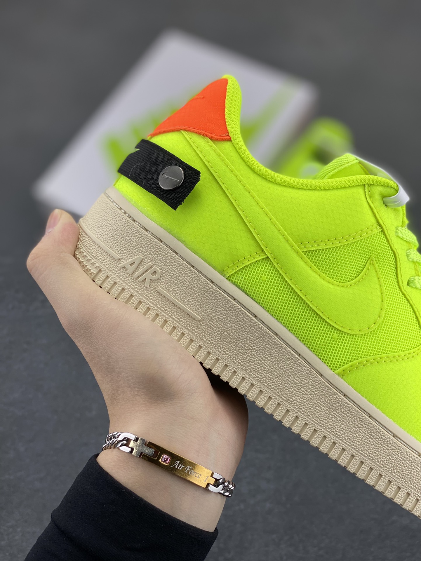 图片[6]-福利特价 Nike Air Force 1 Low 网面绿 空军一号低帮运动休闲板鞋 原楦头原纸板 打造纯正空军版型 专注外贸渠道 全掌内置蜂窝气垫 原盒配件 原厂中底钢印、拉帮完美 货号：AO4606-701 尺码：36 36.5 37.5 38 38.5 39 40 40.5 41 42 42.5 43 44 44.5 45-选品中心