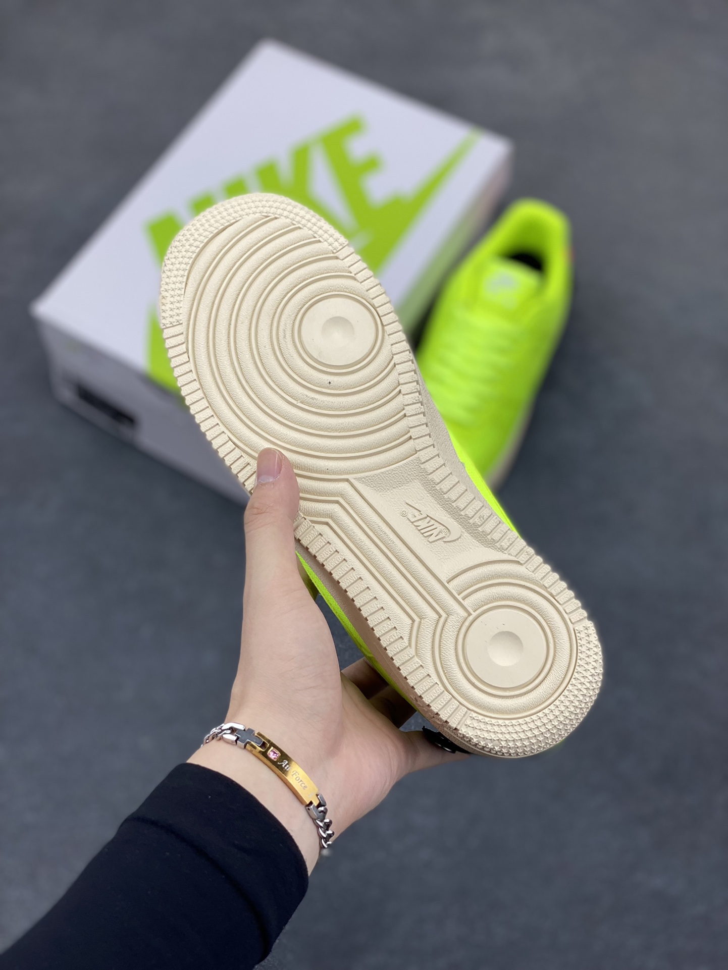 图片[5]-福利特价 Nike Air Force 1 Low 网面绿 空军一号低帮运动休闲板鞋 原楦头原纸板 打造纯正空军版型 专注外贸渠道 全掌内置蜂窝气垫 原盒配件 原厂中底钢印、拉帮完美 货号：AO4606-701 尺码：36 36.5 37.5 38 38.5 39 40 40.5 41 42 42.5 43 44 44.5 45-选品中心