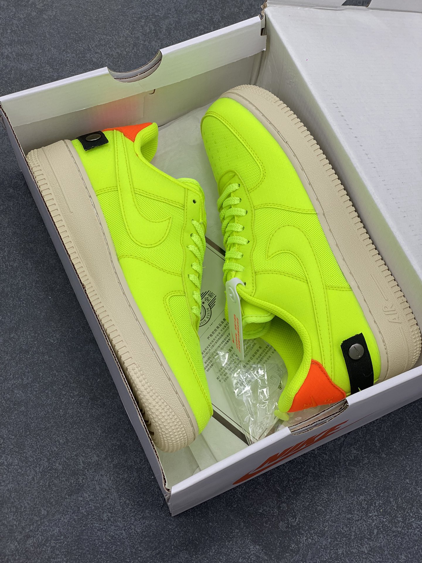 图片[9]-福利特价 Nike Air Force 1 Low 网面绿 空军一号低帮运动休闲板鞋 原楦头原纸板 打造纯正空军版型 专注外贸渠道 全掌内置蜂窝气垫 原盒配件 原厂中底钢印、拉帮完美 货号：AO4606-701 尺码：36 36.5 37.5 38 38.5 39 40 40.5 41 42 42.5 43 44 44.5 45-选品中心