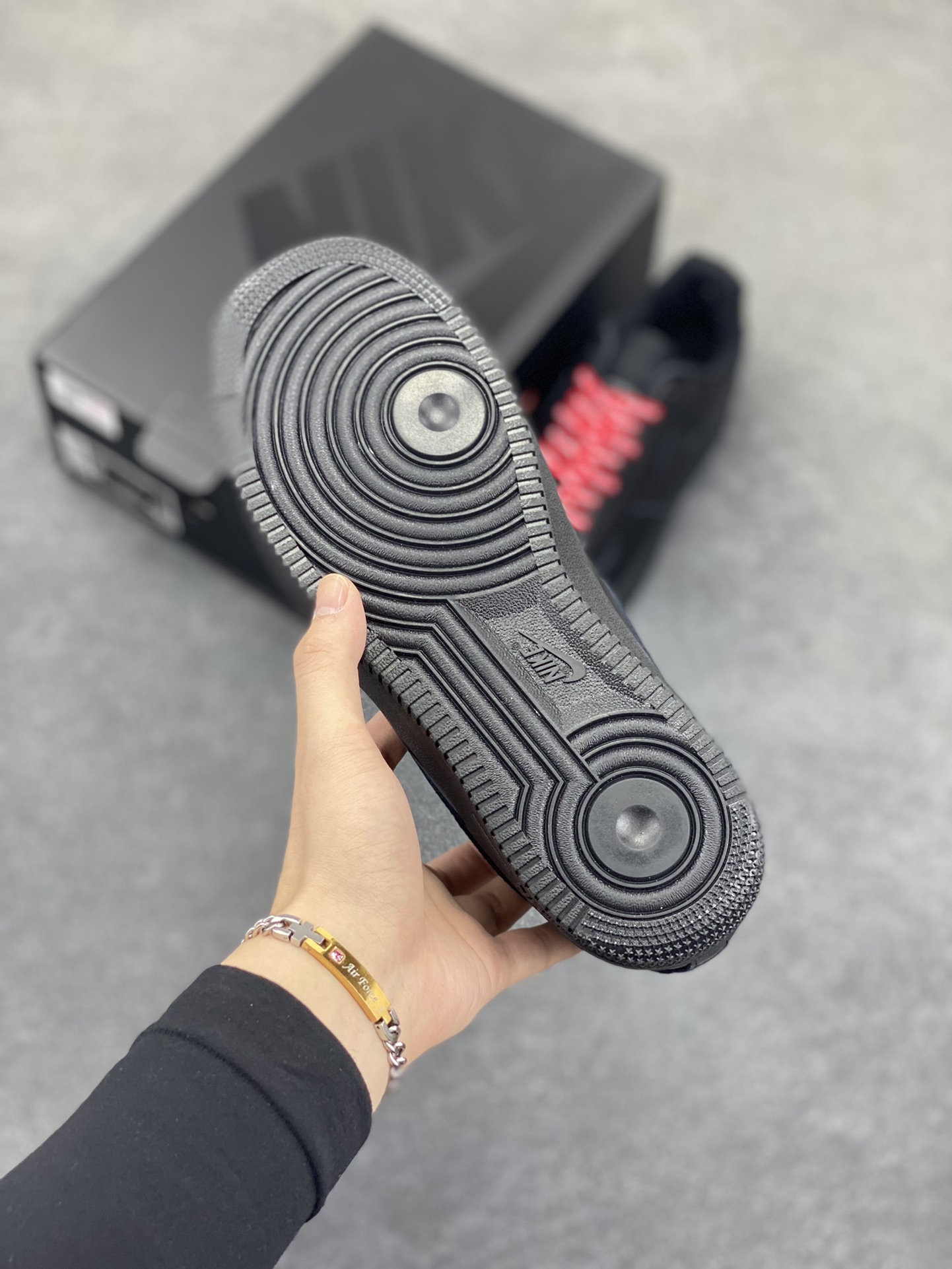 图片[5]-福利特价 Nike Air Force 1 Low Supreme联名 空军一号低帮运动休闲板鞋 原楦头原纸板 打造纯正空军版型 专注外贸渠道 全掌内置蜂窝气垫 原盒配件 原厂中底钢印、拉帮完美 货号：CU9225-001 尺码：36 36.5 37.5 38 38.5 39 40 40.5 41 42 42.5 43 44 44.5 45-选品中心