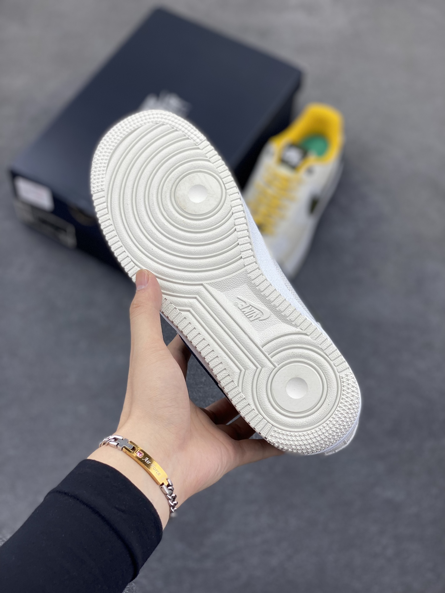 图片[5]-福利特价 NK Air Force 1 空军一号 米黄绿 原楦头原纸板 打造纯正空军版型#专注外贸渠道 全掌内置蜂窝气垫 #原盒配件 原厂中底钢印、拉帮完美 货号：FV3628-031 尺码：36 36.5 37.5 38 38.5 39 40 40.5 41 42 42.5 43 44 44.5 45-选品中心