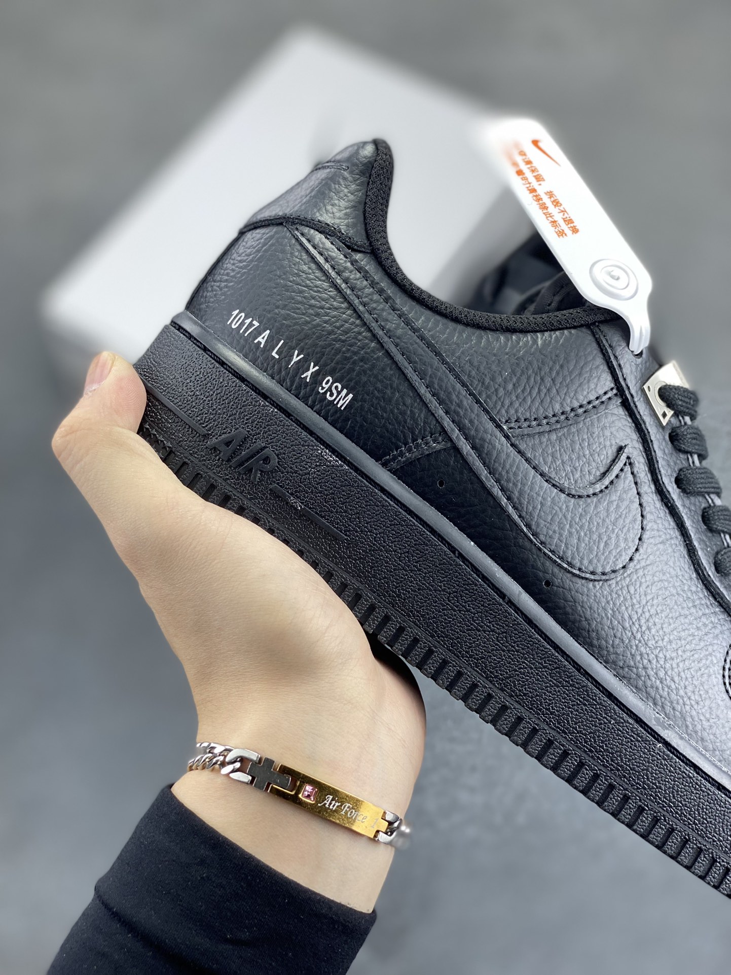 图片[6]-福利特价 Nike Air Force 1 Low 9S联名黑 空军一号低帮运动休闲板鞋 原楦头原纸板 打造纯正空军版型 专注外贸渠道 全掌内置蜂窝气垫 原盒配件 原厂中底钢印、拉帮完美 货号：FJ4908-001 尺码：36 36.5 37.5 38 38.5 39 40 40.5 41 42 42.5 43 44 44.5 45-选品中心
