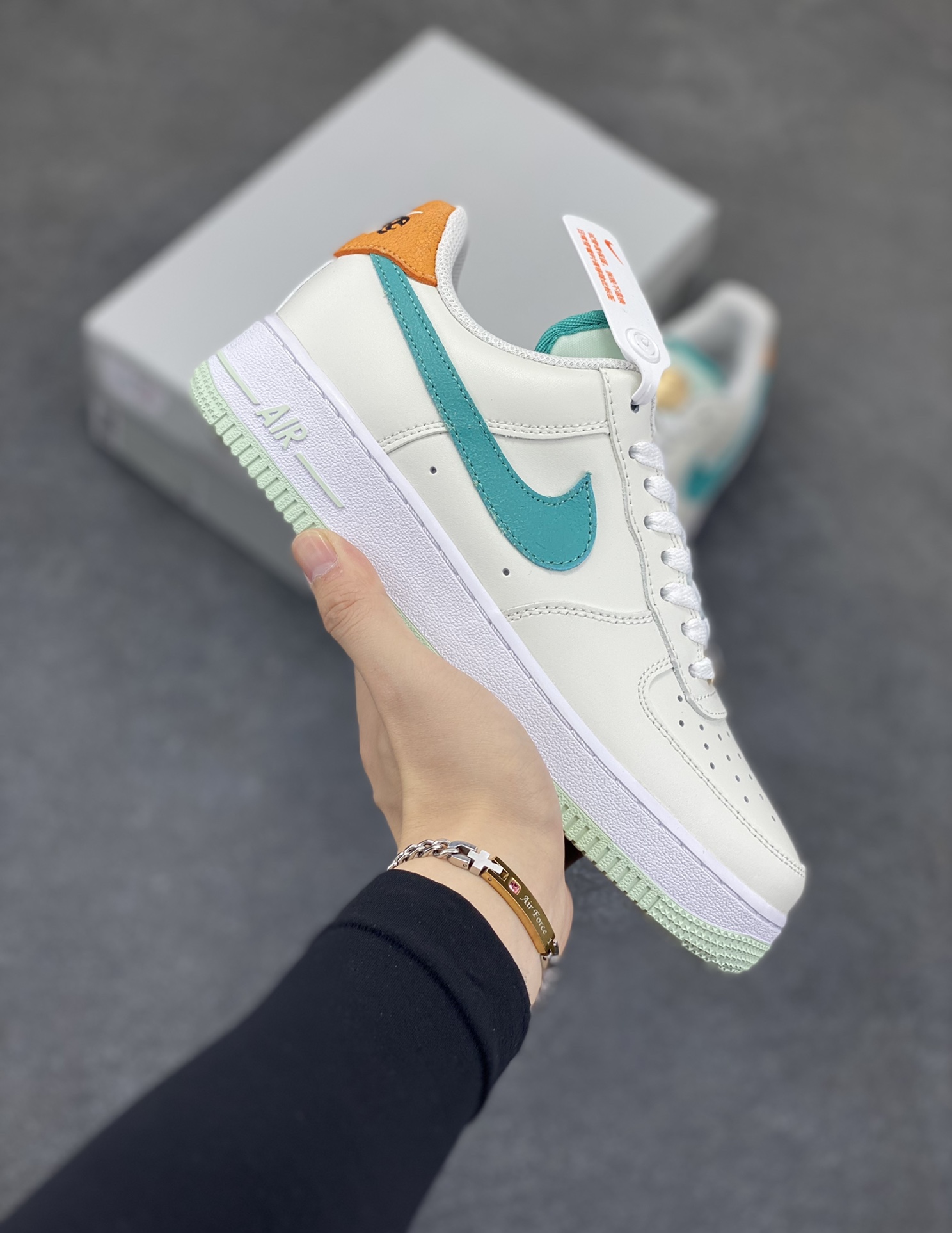 福利特价 Nike Air Force 1 Low 奥运米绿 空军一号低帮运动休闲板鞋 原楦头原纸板 打造纯正空军版型 专注外贸渠道 全掌内置蜂窝气垫 原盒配件 原厂中底钢印、拉帮完美 货号：HM3728-131 尺码：36 36.5 37.5 38 38.5 39 40 40.5 41 42 42.5 43 44 44.5 45-选品中心