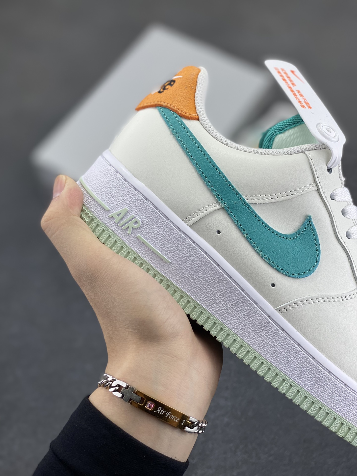 图片[6]-福利特价 Nike Air Force 1 Low 奥运米绿 空军一号低帮运动休闲板鞋 原楦头原纸板 打造纯正空军版型 专注外贸渠道 全掌内置蜂窝气垫 原盒配件 原厂中底钢印、拉帮完美 货号：HM3728-131 尺码：36 36.5 37.5 38 38.5 39 40 40.5 41 42 42.5 43 44 44.5 45-选品中心