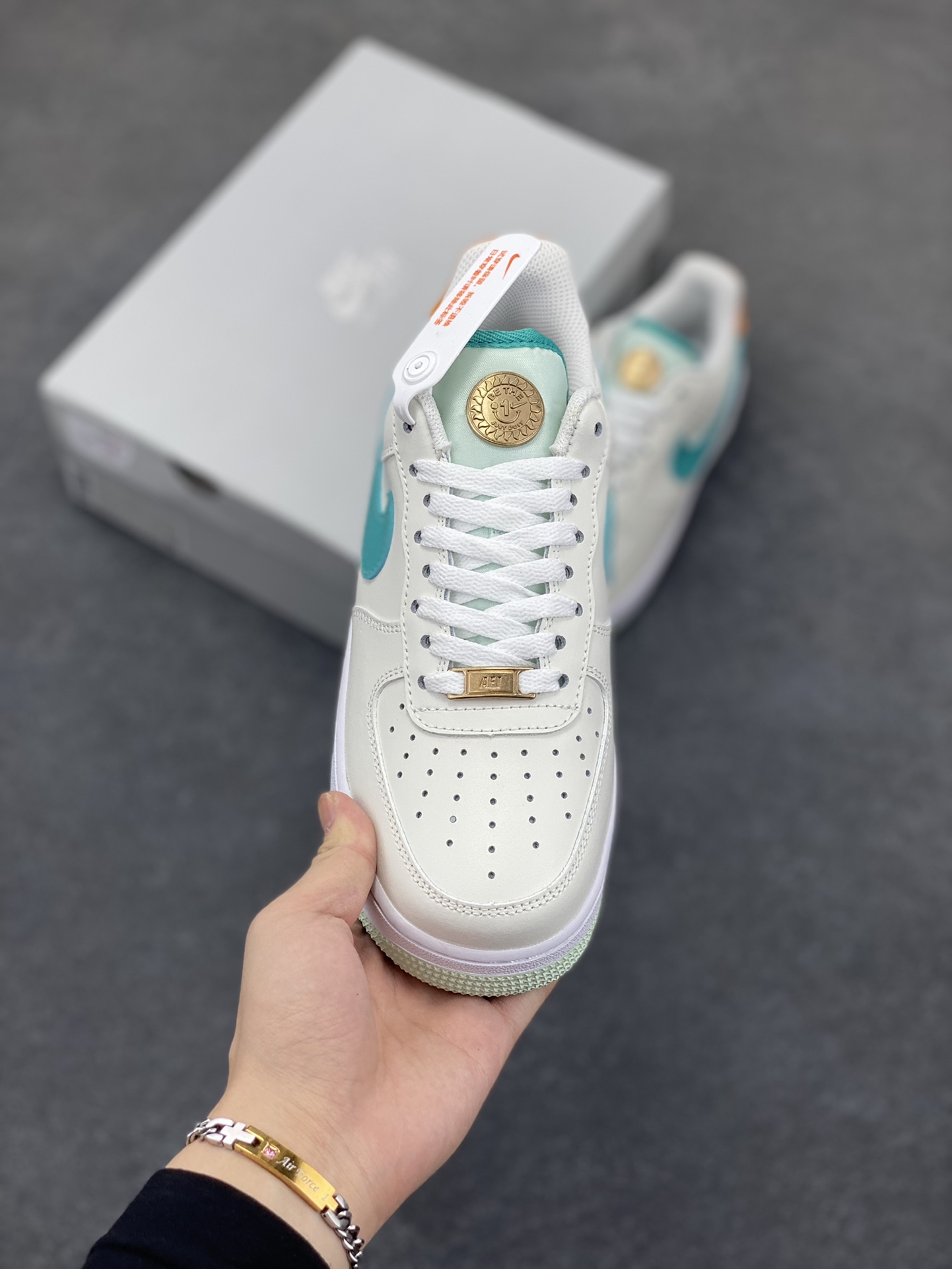 图片[2]-福利特价 Nike Air Force 1 Low 奥运米绿 空军一号低帮运动休闲板鞋 原楦头原纸板 打造纯正空军版型 专注外贸渠道 全掌内置蜂窝气垫 原盒配件 原厂中底钢印、拉帮完美 货号：HM3728-131 尺码：36 36.5 37.5 38 38.5 39 40 40.5 41 42 42.5 43 44 44.5 45-选品中心