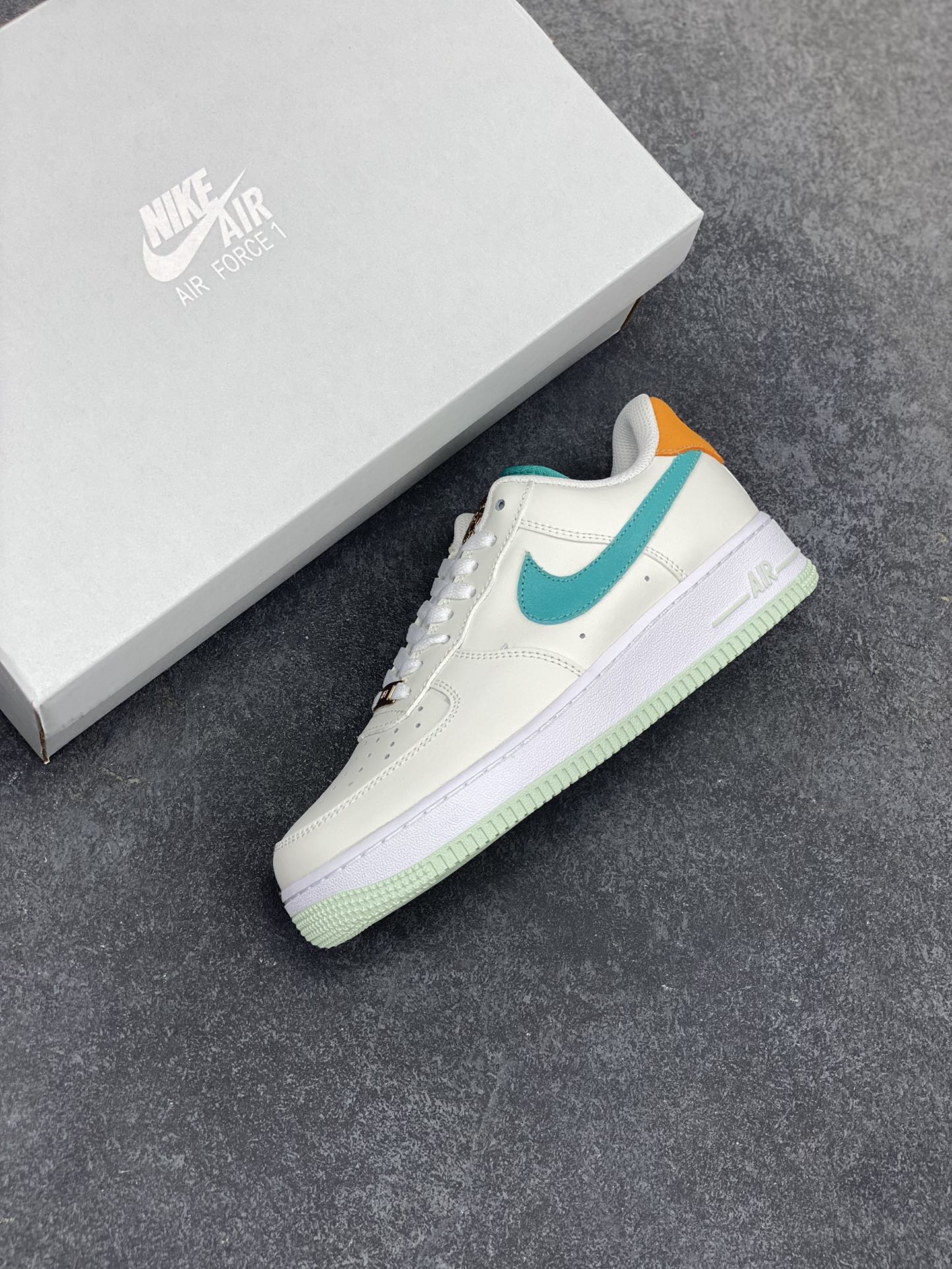 图片[7]-福利特价 Nike Air Force 1 Low 奥运米绿 空军一号低帮运动休闲板鞋 原楦头原纸板 打造纯正空军版型 专注外贸渠道 全掌内置蜂窝气垫 原盒配件 原厂中底钢印、拉帮完美 货号：HM3728-131 尺码：36 36.5 37.5 38 38.5 39 40 40.5 41 42 42.5 43 44 44.5 45-选品中心