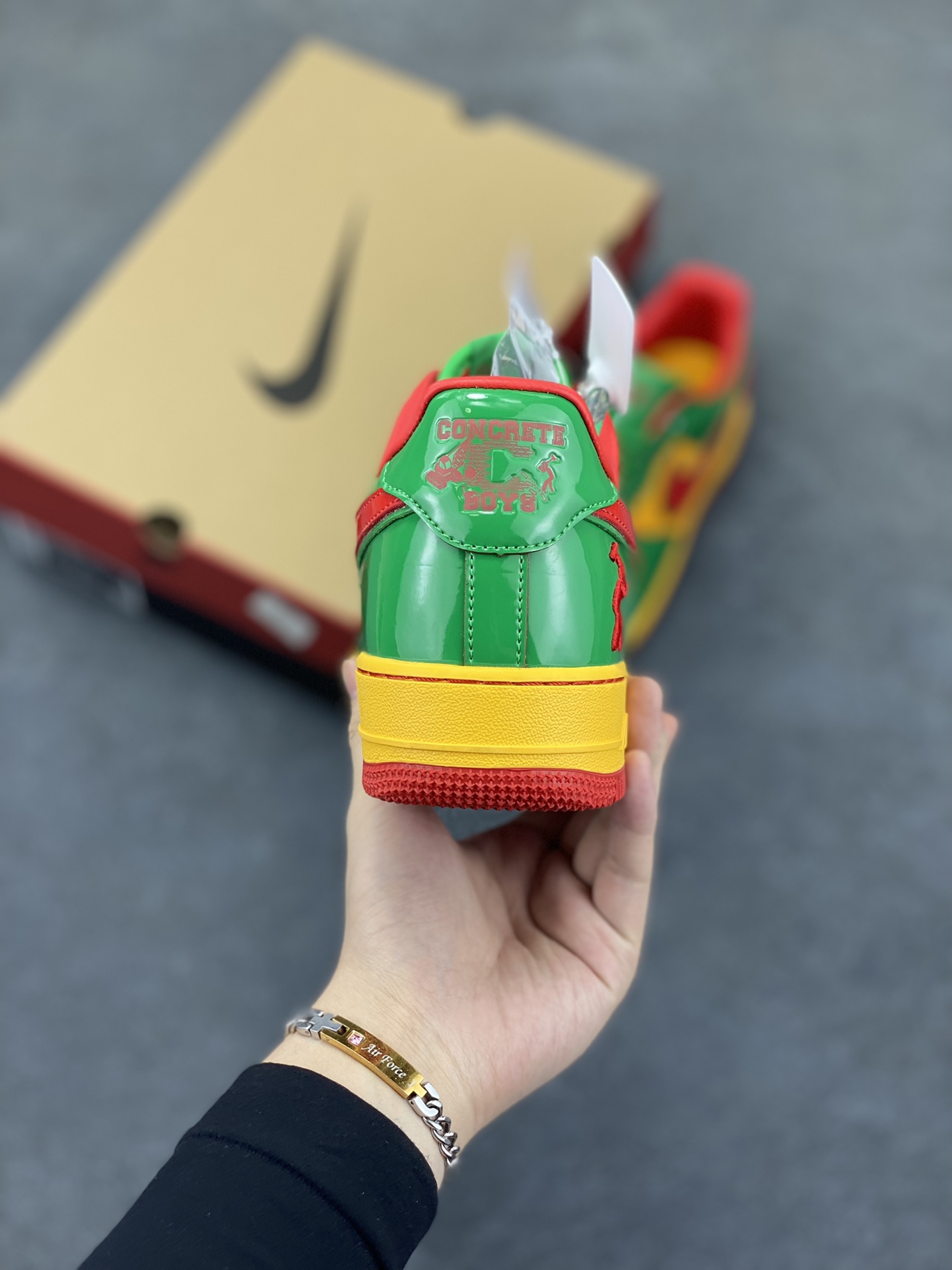 图片[4]-Nike Air Force 1 Low 镜面绿金红 空军一号低帮运动休闲板鞋 原楦头原纸板 打造纯正空军版型#专注外贸渠道 全掌内置蜂窝气垫 #原盒配件 原厂中底钢印、拉帮完美 货号：IH4383-300 尺码：36 36.5 37.5 38 38.5 39 40 40.5 41 42 42.5 43 44 44.5 45-选品中心