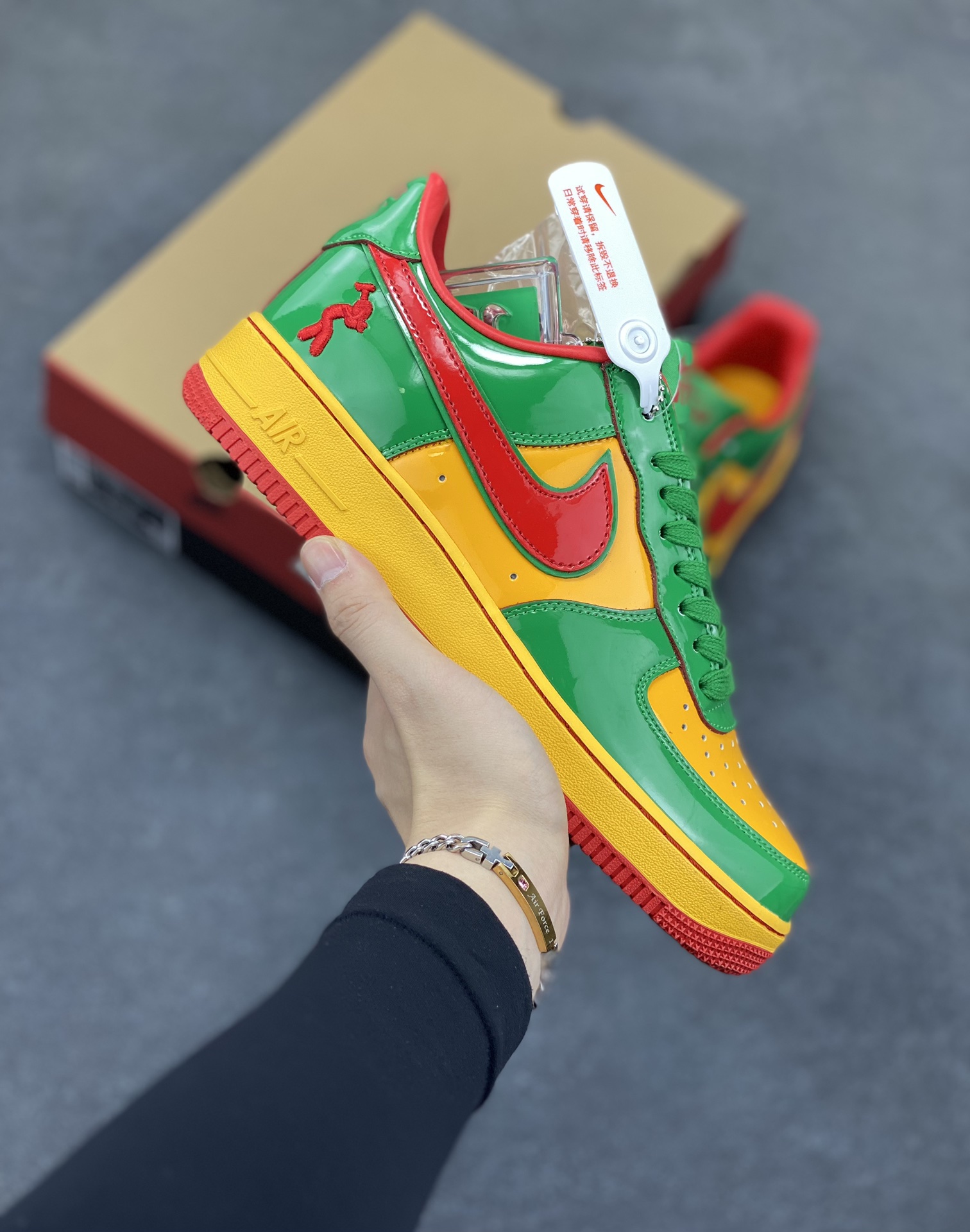 Nike Air Force 1 Low 镜面绿金红 空军一号低帮运动休闲板鞋 原楦头原纸板 打造纯正空军版型#专注外贸渠道 全掌内置蜂窝气垫 #原盒配件 原厂中底钢印、拉帮完美 货号:IH4383-300 尺码:36 36.5 37.5 38 38.5 39 40 40.5 41 42 42.5 43 44 44.5 45-选品中心