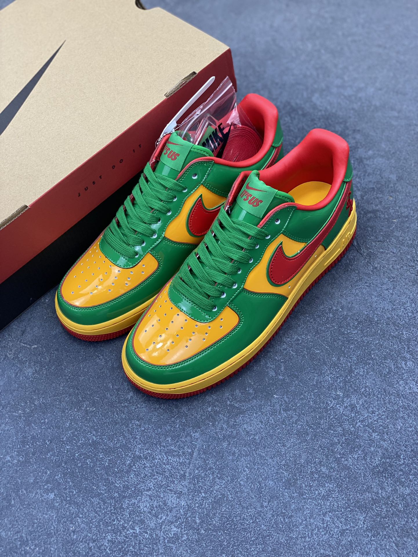 图片[8]-Nike Air Force 1 Low 镜面绿金红 空军一号低帮运动休闲板鞋 原楦头原纸板 打造纯正空军版型#专注外贸渠道 全掌内置蜂窝气垫 #原盒配件 原厂中底钢印、拉帮完美 货号：IH4383-300 尺码：36 36.5 37.5 38 38.5 39 40 40.5 41 42 42.5 43 44 44.5 45-选品中心