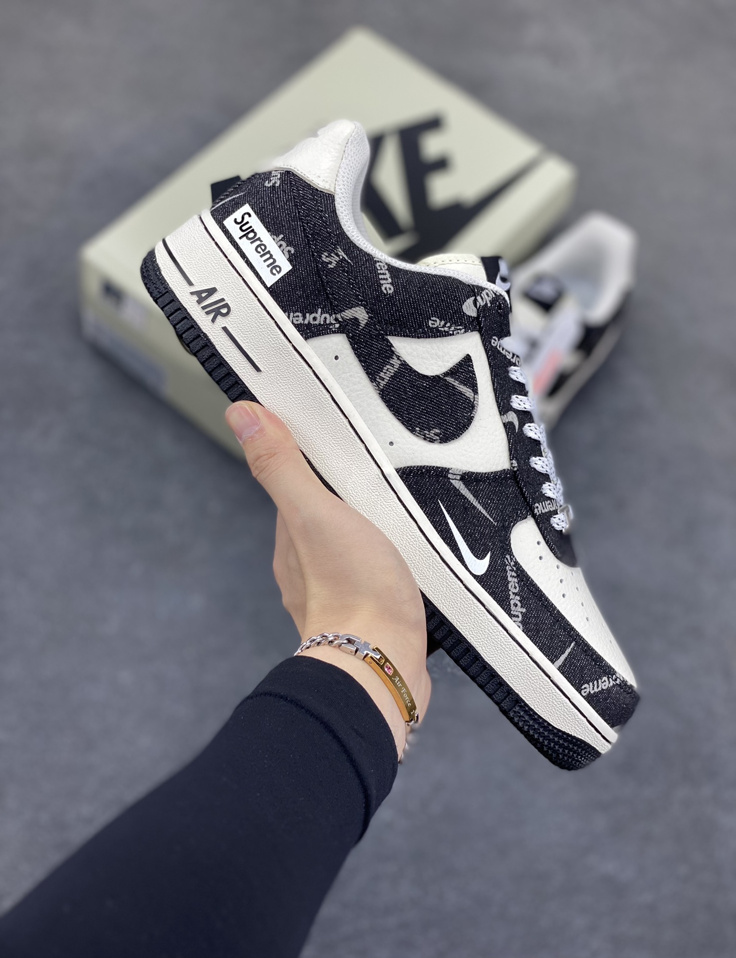 NIke Air Force 1 \’07 Low SUP联名-黑牛仔小白勾 空军一号低帮 运动鞋 休闲鞋 折边针车 工艺难度大 原楦头原纸板 原装鞋盒 定制五金配件 内置全掌气垫 原厂鞋底 货号:LW9279-010 尺码:36 36.5 37.5 38 38.5 39 40 40.5 41 42 42.5 43 44 44.5 45-选品中心