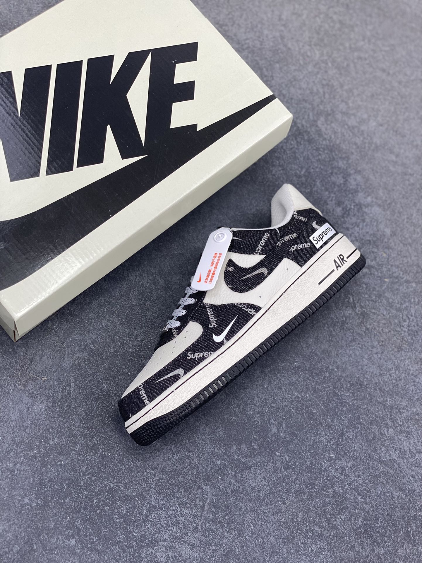 图片[7]-NIke Air Force 1 \’07 Low SUP联名-黑牛仔小白勾 空军一号低帮 运动鞋 休闲鞋 折边针车 工艺难度大 原楦头原纸板 原装鞋盒 定制五金配件 内置全掌气垫 原厂鞋底 货号：LW9279-010 尺码：36 36.5 37.5 38 38.5 39 40 40.5 41 42 42.5 43 44 44.5 45-选品中心