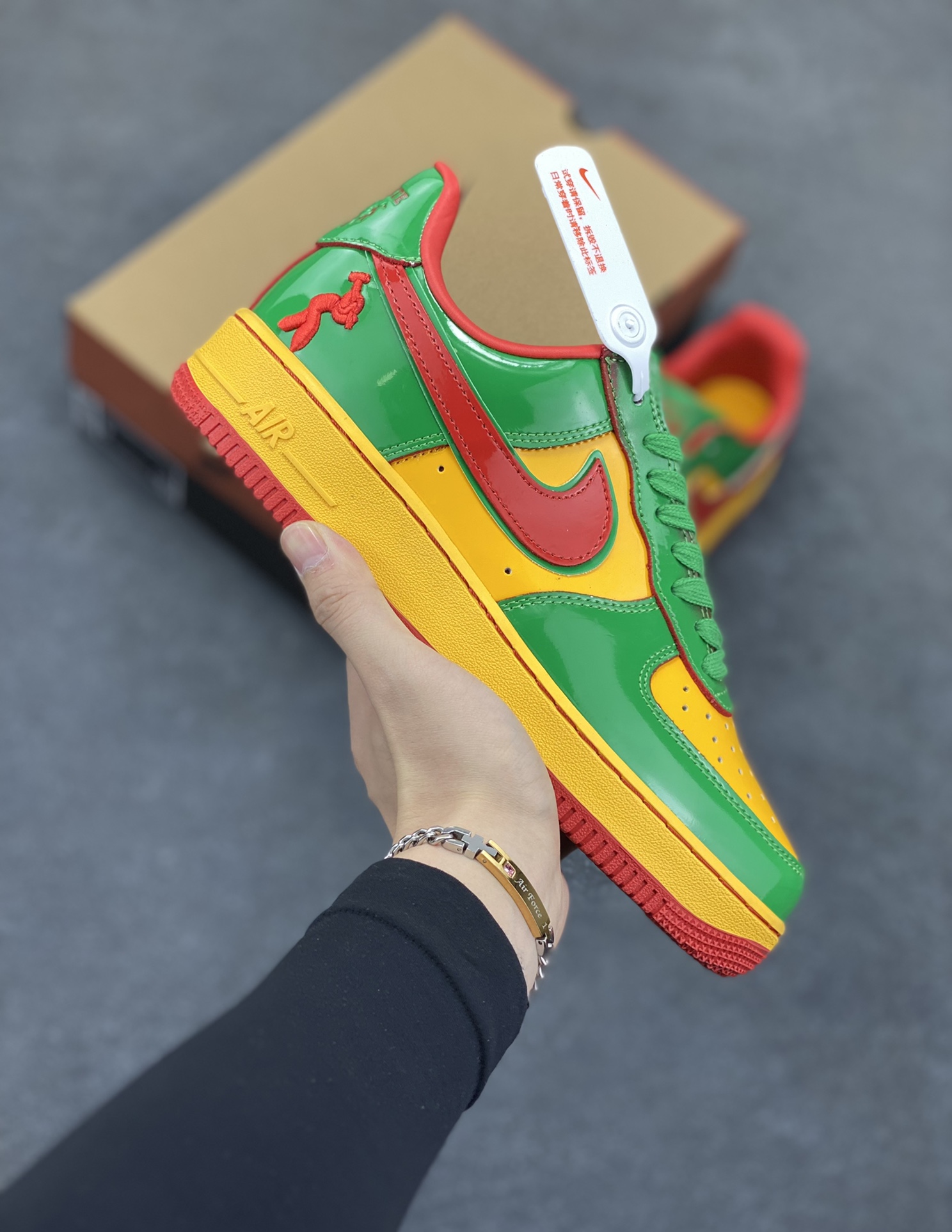 Nike Air Force 1 Low 镜面绿金红 空军一号低帮运动休闲板鞋 原楦头原纸板 打造纯正空军版型#专注外贸渠道 全掌内置蜂窝气垫 #原盒配件 原厂中底钢印、拉帮完美 货号:IH4383-300 尺码:36 36.5 37.5 38 38.5 39 40 40.5 41 42 42.5 43 44 44.5 45-选品中心
