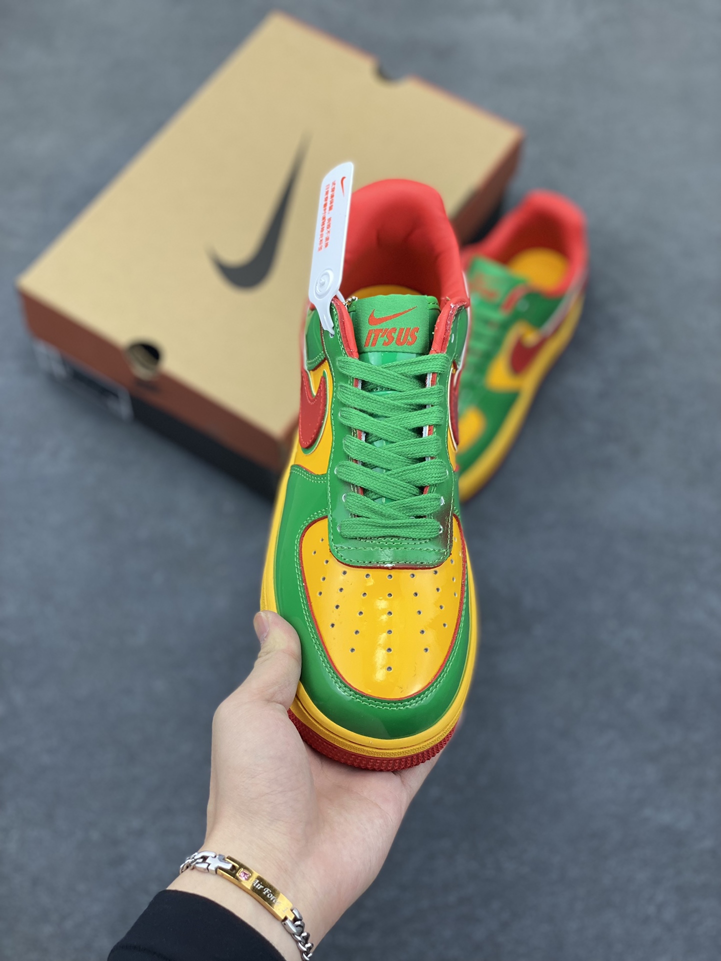 图片[2]-Nike Air Force 1 Low 镜面绿金红 空军一号低帮运动休闲板鞋 原楦头原纸板 打造纯正空军版型#专注外贸渠道 全掌内置蜂窝气垫 #原盒配件 原厂中底钢印、拉帮完美 货号：IH4383-300 尺码：36 36.5 37.5 38 38.5 39 40 40.5 41 42 42.5 43 44 44.5 45-选品中心