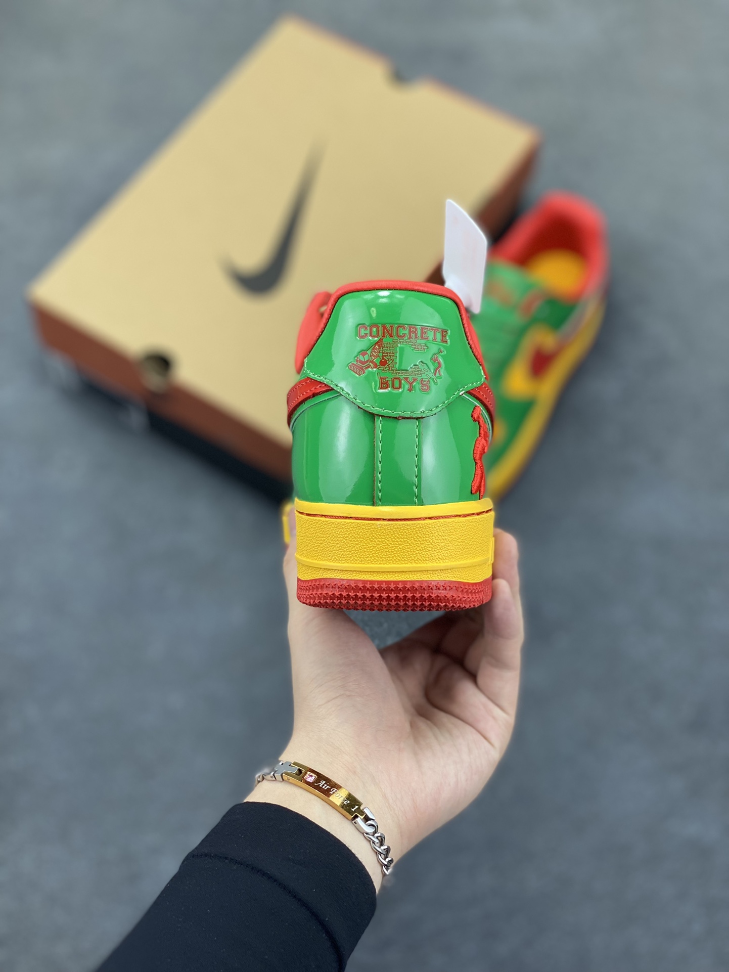 图片[4]-Nike Air Force 1 Low 镜面绿金红 空军一号低帮运动休闲板鞋 原楦头原纸板 打造纯正空军版型#专注外贸渠道 全掌内置蜂窝气垫 #原盒配件 原厂中底钢印、拉帮完美 货号：IH4383-300 尺码：36 36.5 37.5 38 38.5 39 40 40.5 41 42 42.5 43 44 44.5 45-选品中心