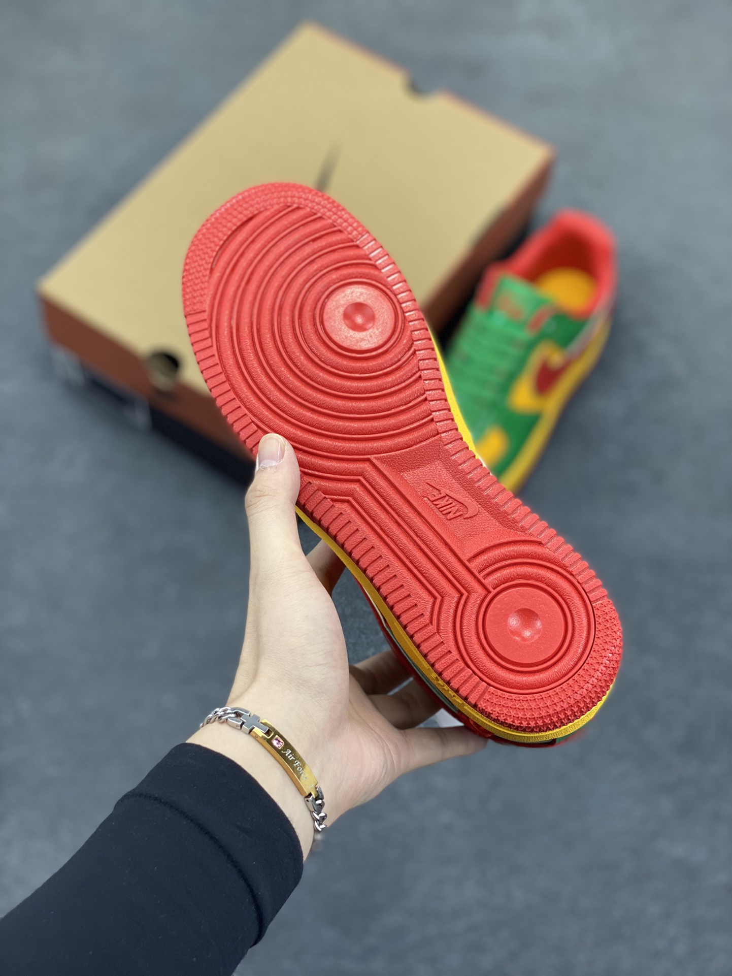 图片[5]-Nike Air Force 1 Low 镜面绿金红 空军一号低帮运动休闲板鞋 原楦头原纸板 打造纯正空军版型#专注外贸渠道 全掌内置蜂窝气垫 #原盒配件 原厂中底钢印、拉帮完美 货号：IH4383-300 尺码：36 36.5 37.5 38 38.5 39 40 40.5 41 42 42.5 43 44 44.5 45-选品中心