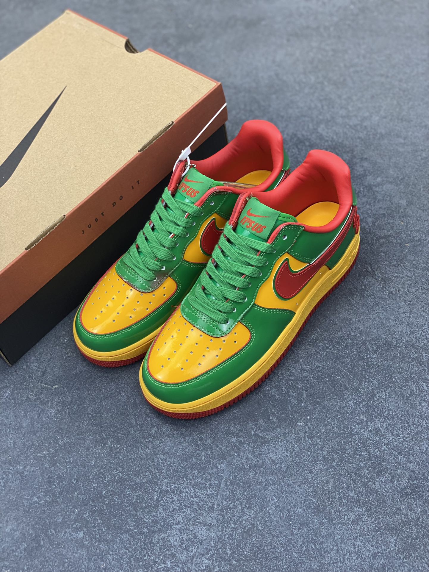 图片[8]-Nike Air Force 1 Low 镜面绿金红 空军一号低帮运动休闲板鞋 原楦头原纸板 打造纯正空军版型#专注外贸渠道 全掌内置蜂窝气垫 #原盒配件 原厂中底钢印、拉帮完美 货号：IH4383-300 尺码：36 36.5 37.5 38 38.5 39 40 40.5 41 42 42.5 43 44 44.5 45-选品中心