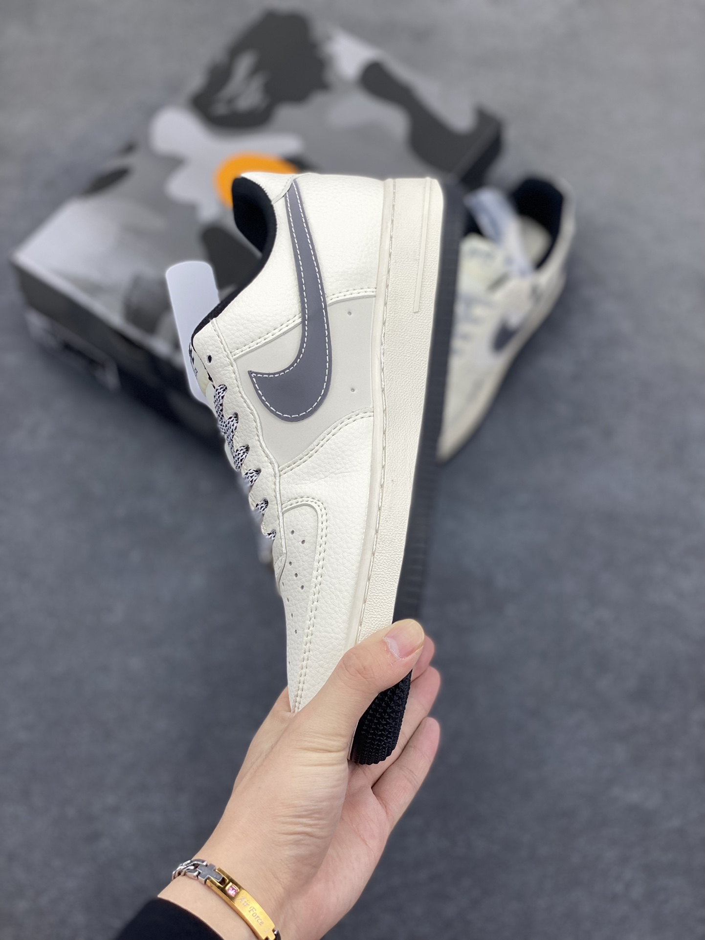 图片[3]-NIke Air Force 1 \’07 Low “Bape猿人头联名——白黑”空军一号 低帮 运动鞋 休闲鞋 折边针车 工艺难度大 原楦头原纸板 原装鞋盒 定制五金配件 内置全掌气垫 原厂鞋底 货号：HS8068-009 尺码：36 36.5 37.5 38 38.5 39 40 40.5 41 42 42.5 43 44 44.5 45-选品中心