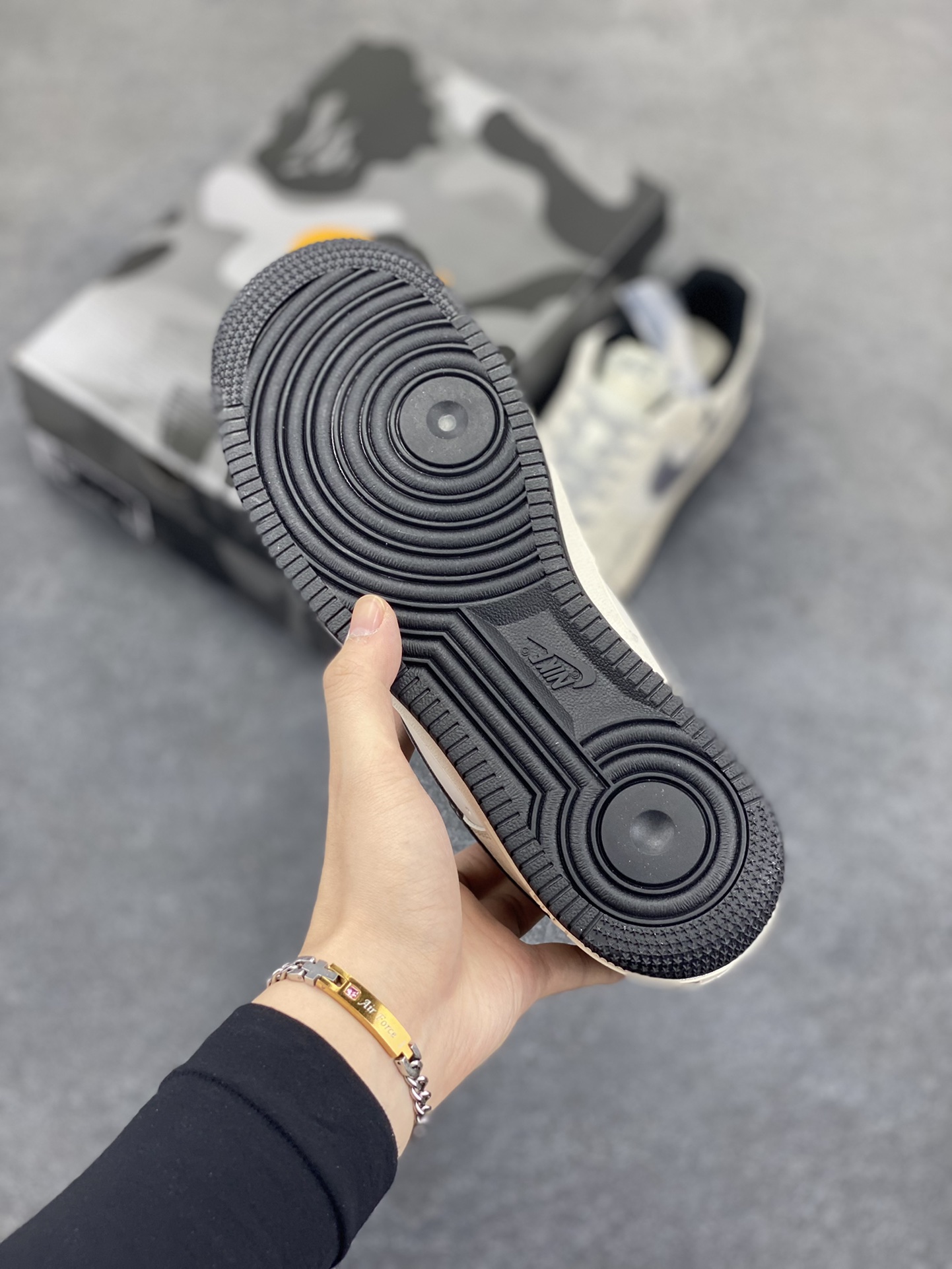 图片[5]-NIke Air Force 1 \’07 Low “Bape猿人头联名——白黑”空军一号 低帮 运动鞋 休闲鞋 折边针车 工艺难度大 原楦头原纸板 原装鞋盒 定制五金配件 内置全掌气垫 原厂鞋底 货号：HS8068-009 尺码：36 36.5 37.5 38 38.5 39 40 40.5 41 42 42.5 43 44 44.5 45-选品中心