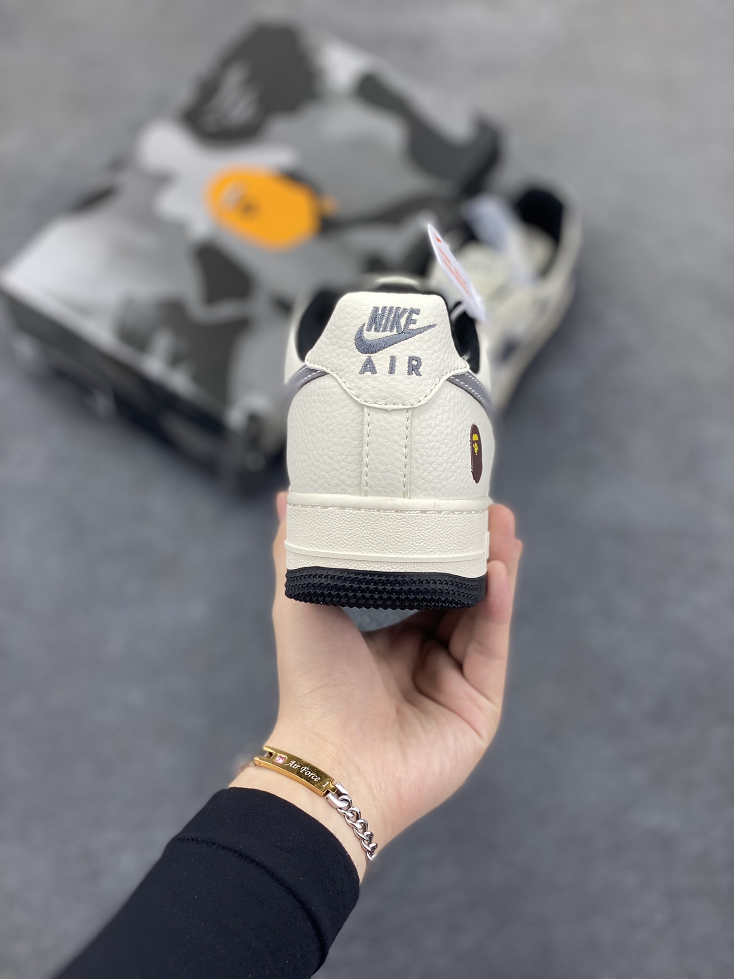 图片[4]-NIke Air Force 1 \’07 Low “Bape猿人头联名——白黑”空军一号 低帮 运动鞋 休闲鞋 折边针车 工艺难度大 原楦头原纸板 原装鞋盒 定制五金配件 内置全掌气垫 原厂鞋底 货号：HS8068-009 尺码：36 36.5 37.5 38 38.5 39 40 40.5 41 42 42.5 43 44 44.5 45-选品中心