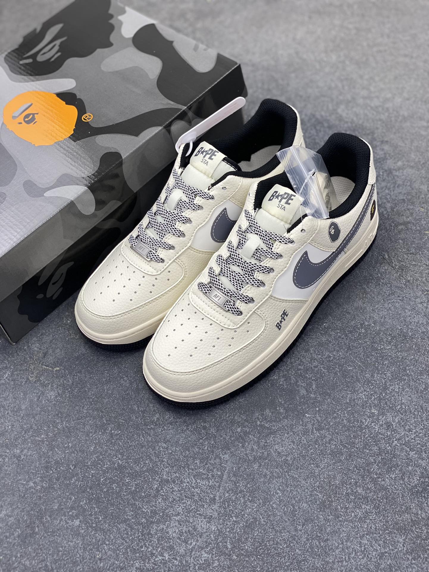 图片[8]-NIke Air Force 1 \’07 Low “Bape猿人头联名——白黑”空军一号 低帮 运动鞋 休闲鞋 折边针车 工艺难度大 原楦头原纸板 原装鞋盒 定制五金配件 内置全掌气垫 原厂鞋底 货号：HS8068-009 尺码：36 36.5 37.5 38 38.5 39 40 40.5 41 42 42.5 43 44 44.5 45-选品中心