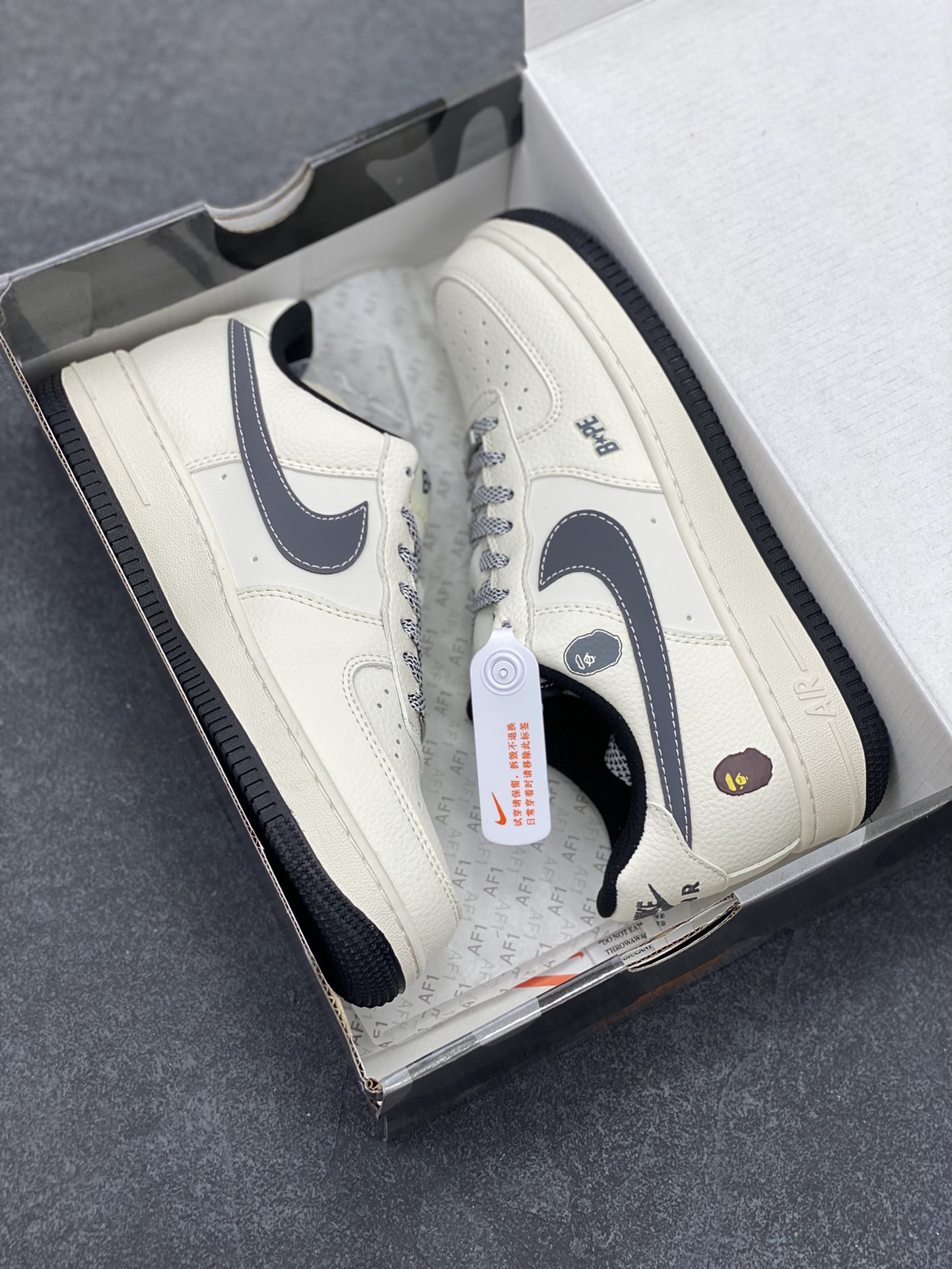 图片[9]-NIke Air Force 1 \’07 Low “Bape猿人头联名——白黑”空军一号 低帮 运动鞋 休闲鞋 折边针车 工艺难度大 原楦头原纸板 原装鞋盒 定制五金配件 内置全掌气垫 原厂鞋底 货号：HS8068-009 尺码：36 36.5 37.5 38 38.5 39 40 40.5 41 42 42.5 43 44 44.5 45-选品中心