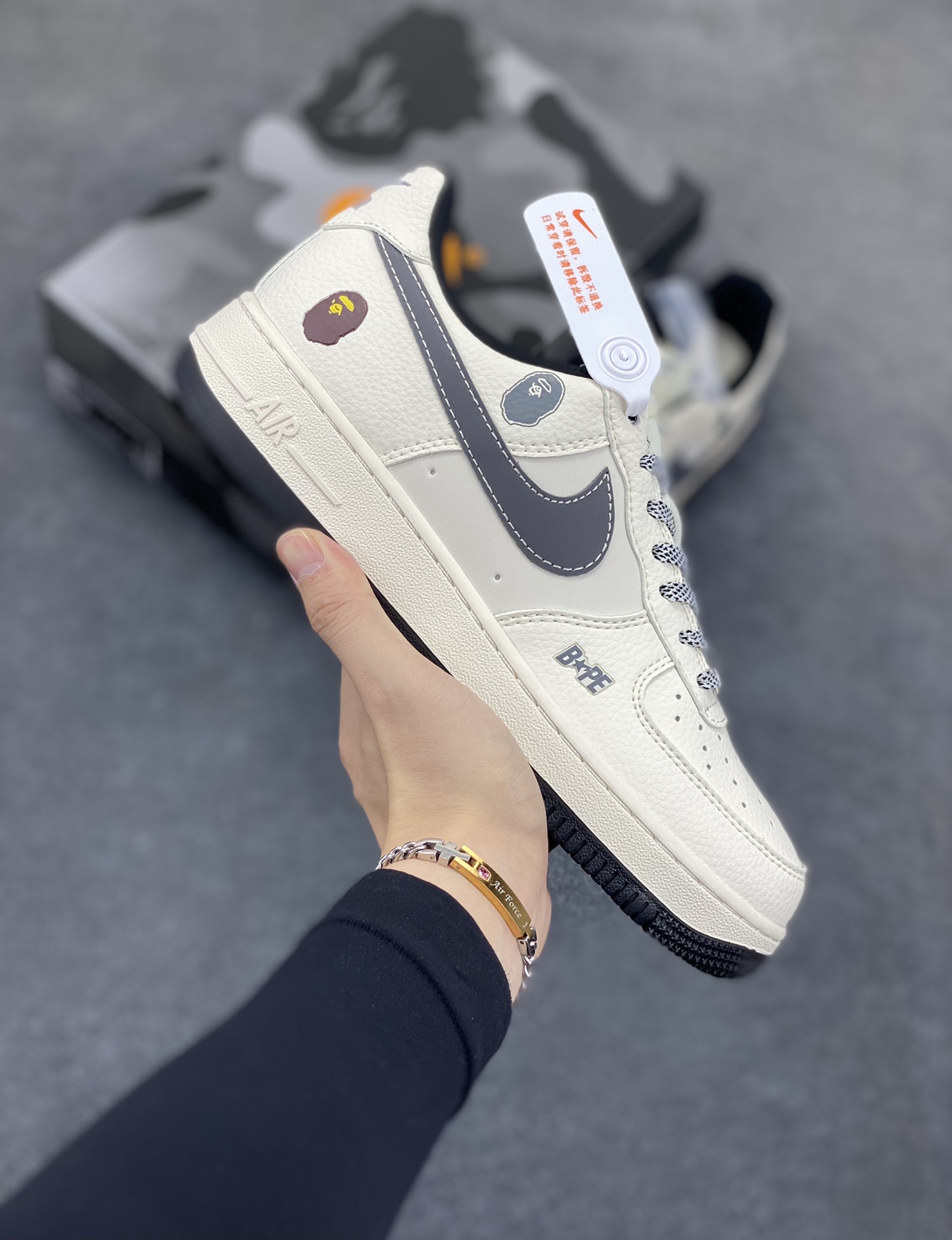 NIke Air Force 1 \’07 Low “Bape猿人头联名——白黑”空军一号 低帮 运动鞋 休闲鞋 折边针车 工艺难度大 原楦头原纸板 原装鞋盒 定制五金配件 内置全掌气垫 原厂鞋底 货号:HS8068-009 尺码:36 36.5 37.5 38 38.5 39 40 40.5 41 42 42.5 43 44 44.5 45-选品中心