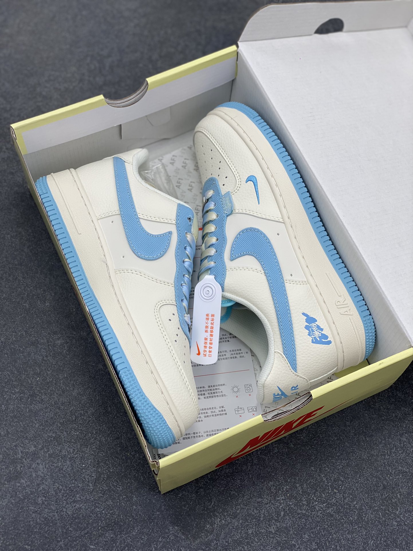 图片[9]-NIke Air Force 1 \’07 Low “Stussy斯图西联名——白天蓝”空军一号 低帮 运动鞋 休闲鞋 折边针车 工艺难度大 原楦头原纸板 原装鞋盒 定制五金配件 内置全掌气垫 原厂鞋底 货号：HS8068-013 尺码：36 36.5 37.5 38 38.5 39 40 40.5 41 42 42.5 43 44 44.5 45-选品中心