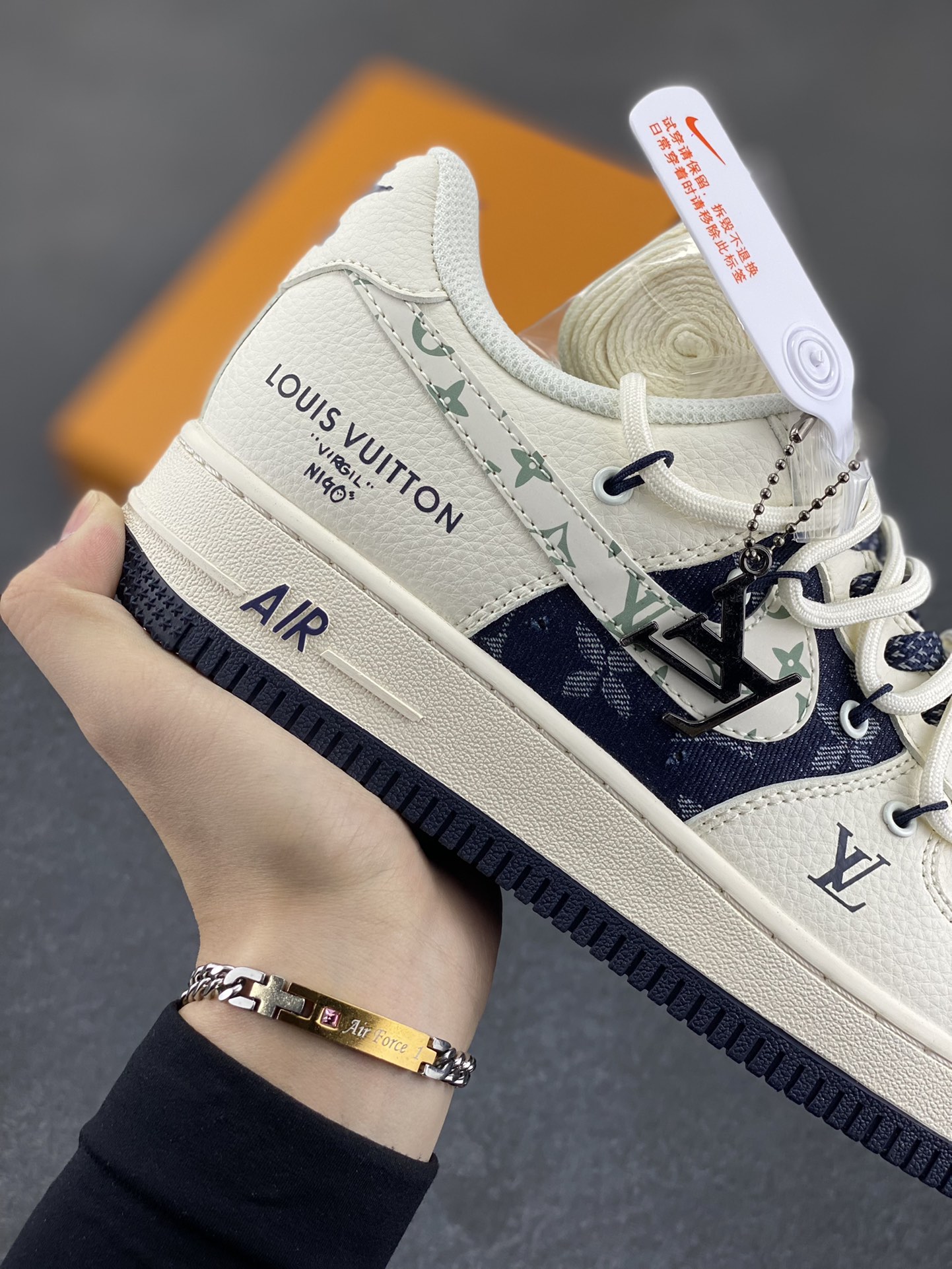 图片[6]-NIke Air Force 1 \’07 Low “LV联名——深蓝底抽绳”空军一号 低帮 运动鞋 休闲鞋 折边针车 工艺难度大 原楦头原纸板 原装鞋盒 定制五金配件 内置全掌气垫 原厂鞋底 货号：DM6868-098 尺码：36 36.5 37.5 38 38.5 39 40 40.5 41 42 42.5 43 44 44.5 45-选品中心