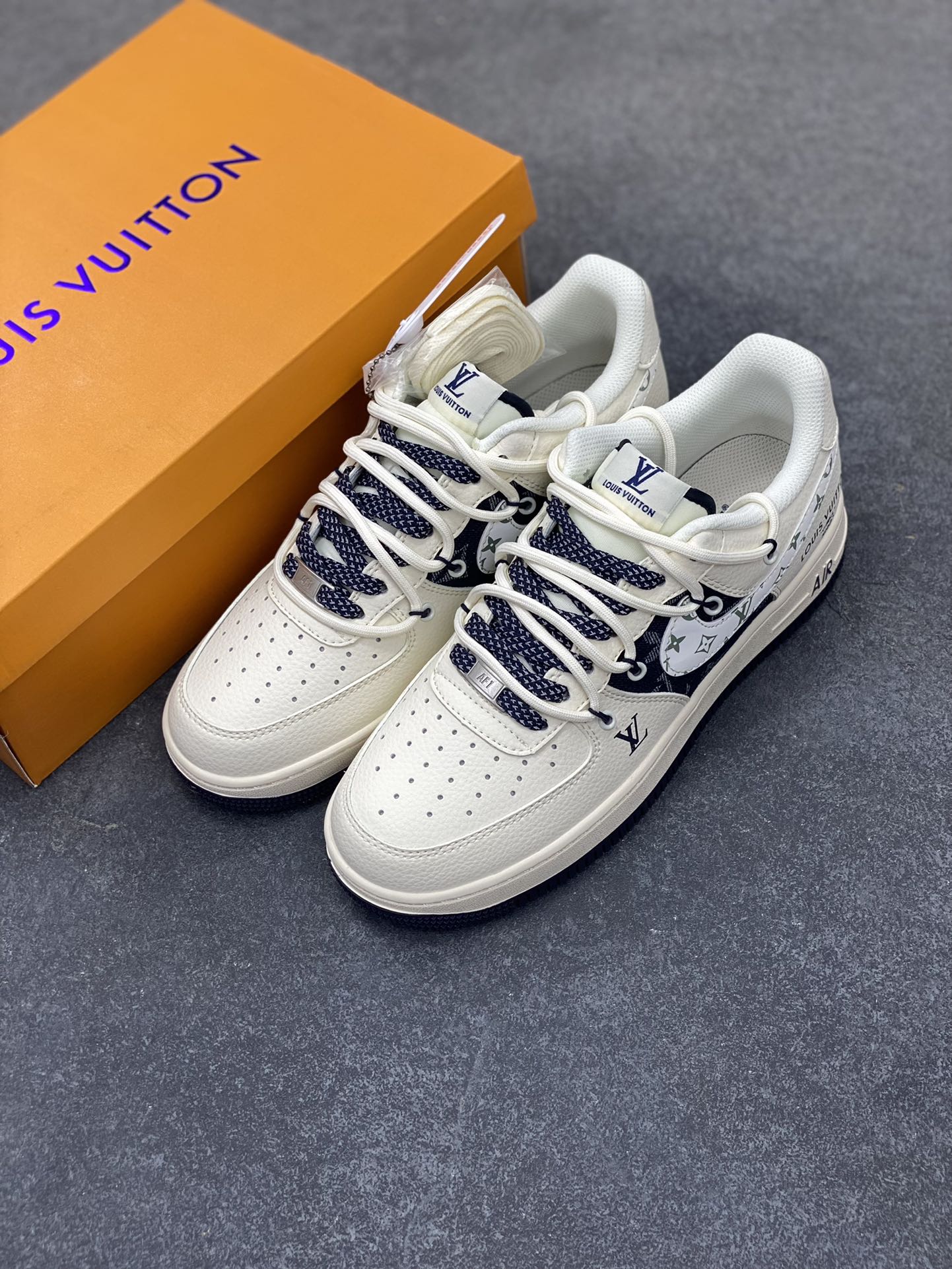 图片[8]-NIke Air Force 1 \’07 Low “LV联名——深蓝底抽绳”空军一号 低帮 运动鞋 休闲鞋 折边针车 工艺难度大 原楦头原纸板 原装鞋盒 定制五金配件 内置全掌气垫 原厂鞋底 货号：DM6868-098 尺码：36 36.5 37.5 38 38.5 39 40 40.5 41 42 42.5 43 44 44.5 45-选品中心