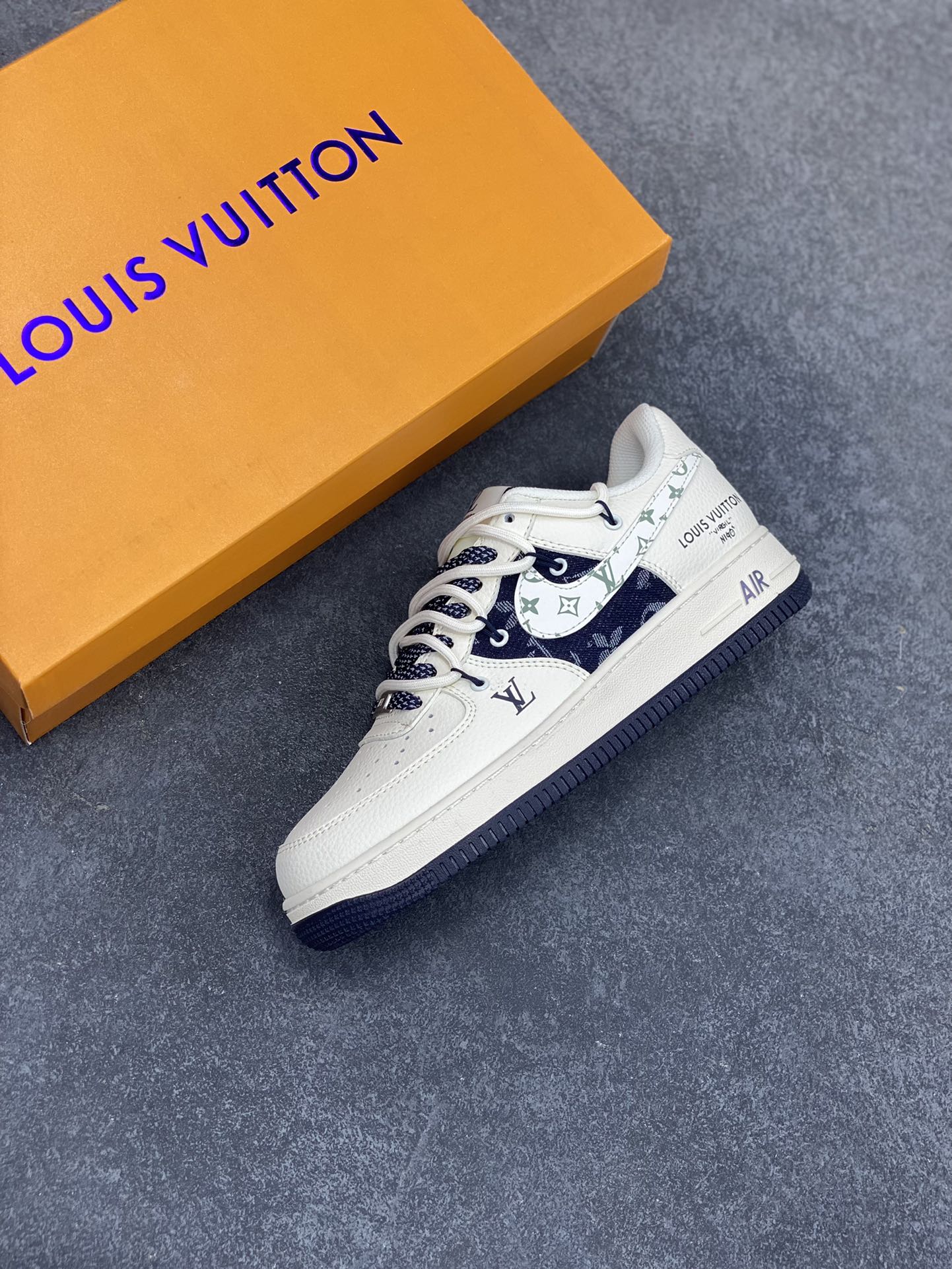 图片[7]-NIke Air Force 1 \’07 Low “LV联名——深蓝底抽绳”空军一号 低帮 运动鞋 休闲鞋 折边针车 工艺难度大 原楦头原纸板 原装鞋盒 定制五金配件 内置全掌气垫 原厂鞋底 货号：DM6868-098 尺码：36 36.5 37.5 38 38.5 39 40 40.5 41 42 42.5 43 44 44.5 45-选品中心