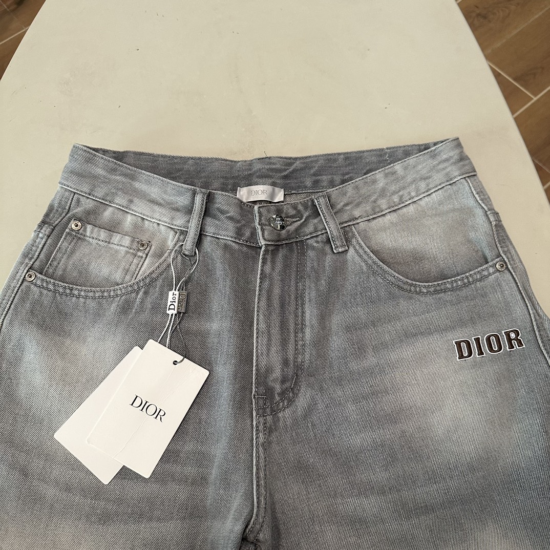 NO:426654,DIOR exclusively available for new jeans, high-end version!  Customized fabrics for counters are breathable and comfortable, with impeccable details, and the brand element design concept reflects high quality. The feel is delicate and soft!  It is casually cut, with a great upper body style!  29-38, Dior, Dior, Jeans, Alexander wang19860909DIOR 迪奥 独家专供新款 牛仔裤,高端版本！专柜定制面料 透气舒适度高,细节无可挑剔,品牌元素设计理念,体现高品质.手感细腻柔软！呈现休闲裁剪,上身版型超赞！ 码数29-38,,dior,dior,jeans,alexander wang,Men's clothing