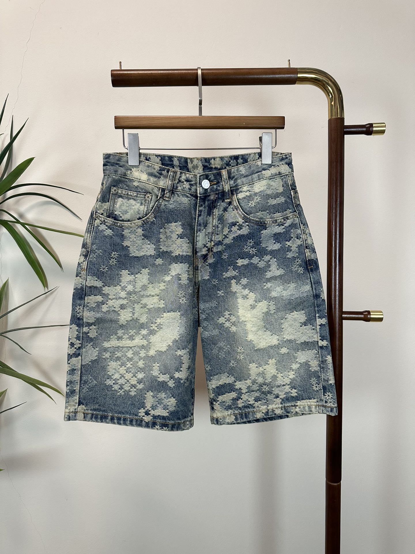 NO:459140,LV Louis Vuitton exclusively for new jeans, high-end version!  Customized fabrics for counters are breathable and comfortable, with impeccable details, and the brand element design concept reflects high quality. The feel is delicate and soft!  It is casually cut, with a great upper body style!  29-38, louis vuitton,louis vuitton,jeans,alexander wang19860909LV 路易威登 独家专供新款 牛仔裤,高端版本！专柜定制面料 透气舒适度高,细节无可挑剔,品牌元素设计理念,体现高品质.手感细腻柔软！呈现休闲裁剪,上身版型超赞！ 码数29-38,,louis vuitton,louis vuitton,jeans,alexander wang,Men's clothing