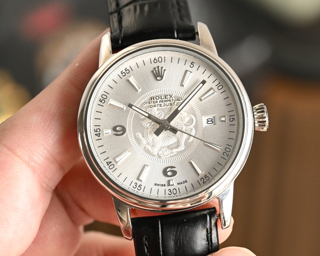 NO:393937,White-Gold New Model is launched [Rose] [Rose] Rolex, specially invited the world's top designers to carefully craft it for every man. The limited edition commemorative version of 'Pixiu', 'Pixiu' is a lucky beast that attracts wealth. It has good luck and blessings when worn with you, and it also has the beautiful meaning of eliminating evil and protecting safety and attracting wealth, bringing wealth home. TW factory masterpiece, the highest version of the market, the upgraded version of the classic replica work!  The movement is matched with a brand new imported 8215 (zero rework) Size 40x10mm Mirror sapphire glass never scratched Material 316L stainless steel case Power reserve 48 hours Waterproof depth 100 meters Strap Italian calf belt!  Original pin buckle.,,rolex,cowhide19860909白 -金 新款上市[玫瑰][玫瑰] 劳力士,特邀世界顶级设计师,为每位男士精心制作.“貔貅”限量纪念版,＂貔貅”是吉瑞,招财之兽.随身佩戴有祥福,同时亦有祛邪,保平安招财的美好寓意,把财带回家.TW厂力作 市场最高版本 经典复刻之作升级版！机芯搭配全新进口8215（零返修） 尺寸40x10mm 镜面蓝宝石玻璃永不刮花 材质316L精钢表壳 动力储存48小时 防水深度100米 表带意大利小牛皮带！原装针扣.,,rolex,cowhide,Watch