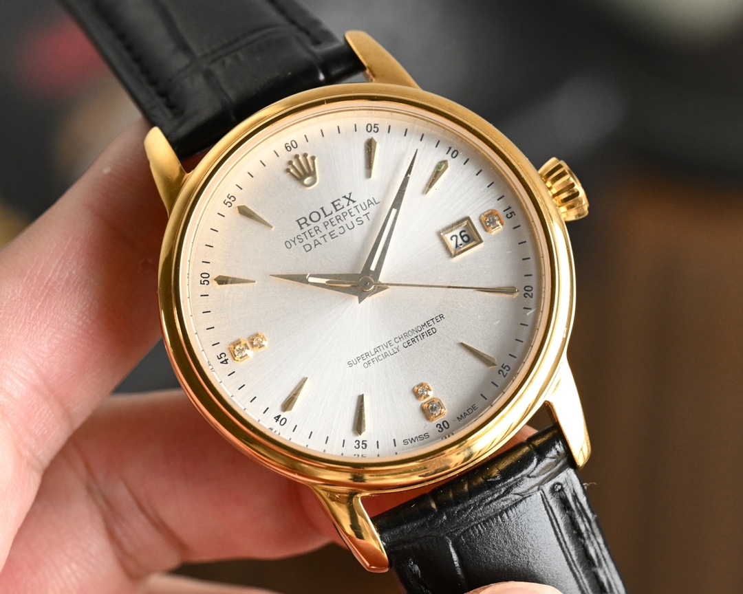 NO:393932,White-Gold. The latest popular Rolex [ROLEX] men's watch adopts a unique dial design. The match comes with a more high-end and luxurious Rolex. When you first meet Rolex, you will be looking forward to one day to have it. When you wear Rolex, you will be smooth sailing and will be developed. You deserve it. Welcome to comment!  !  The movement is matched with the new imported 8215 Citizen (zero rework) Size 40 mirror sapphire glass never scratched material 316L stainless steel case Power reserve 48 hours waterproof depth 100 meters Italian calf belt, original pin buckle!  ,,rolex,cowhide19860909白 -金 .最新爆款主推劳力士【ROLEX】男士腕表 采用独特的表盘设计 搭配而来的是更高档奢华的劳力士, 初识劳力士必憧憬有朝一日能拥有它,戴上劳力士必顺风顺水必发达,你值得拥有,欢迎评鉴！！ 机芯搭配全新进口8215西铁城（零返修） 尺寸40镜面蓝宝石玻璃永不刮花 材质316L精钢表壳 动力储存48小时 防水深度100米意大利小牛皮带,原装针扣！,,rolex,cowhide,Watch